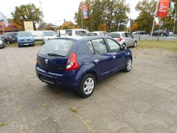Bild 6 Dacia Sandero 1.6 MPI Laureate