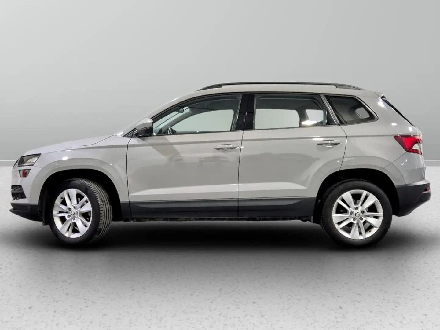 Skoda Karoq 1.6 tdi scr Executive Grau - 2