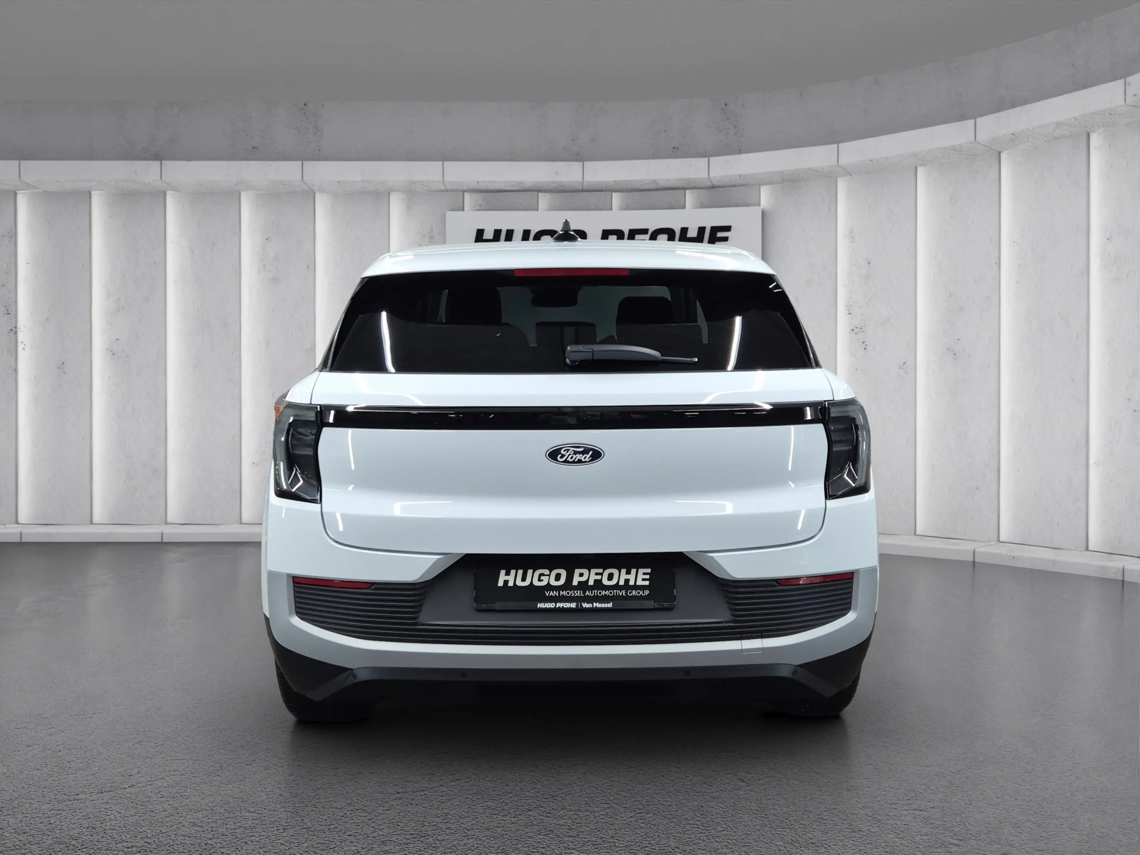 Ford Explorer Premium Extended Range 79kWh RWD Sports Utility Ve — photo 4