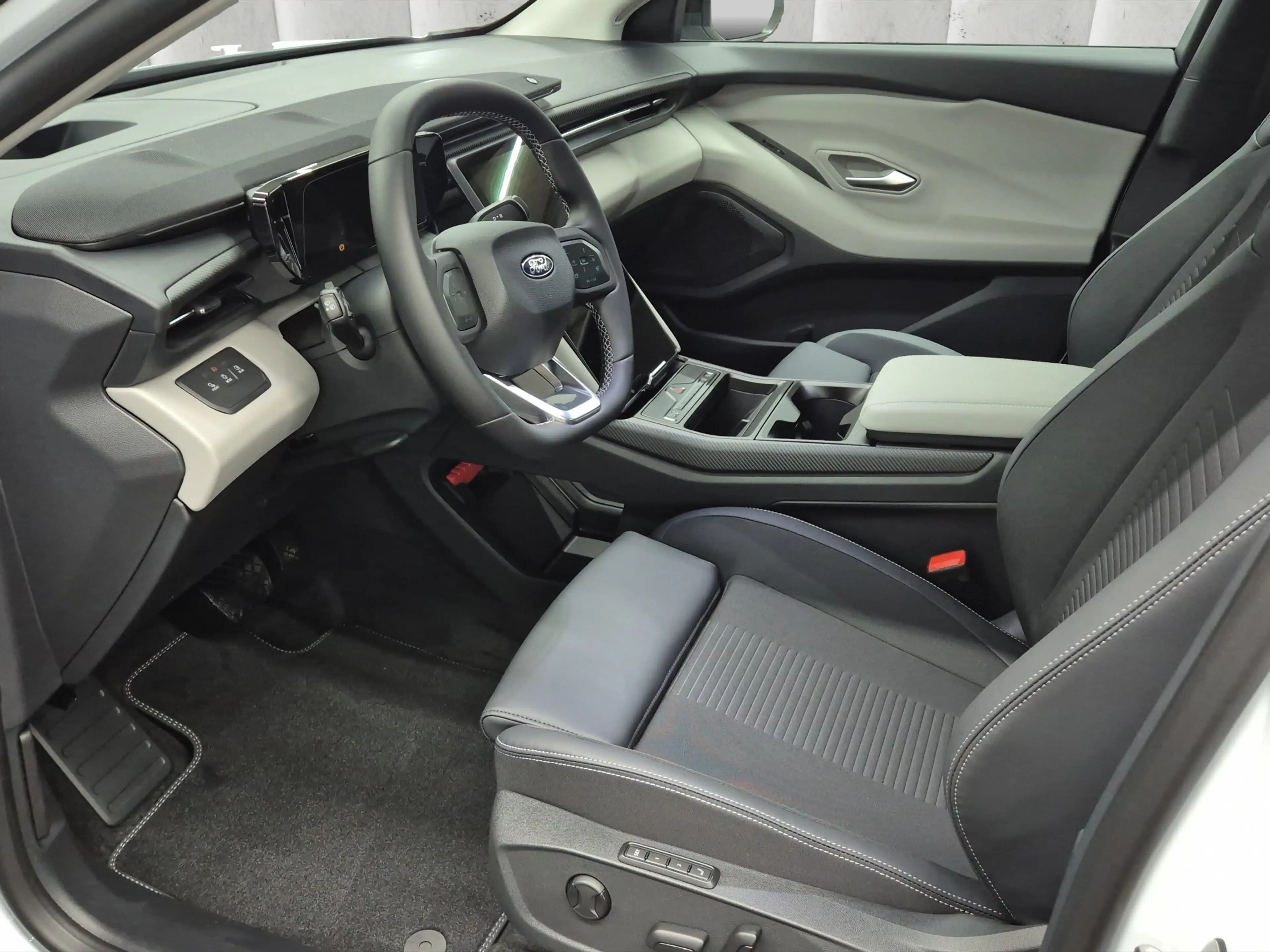 Ford Explorer Premium Extended Range 79kWh RWD Sports Utility Ve — photo 10