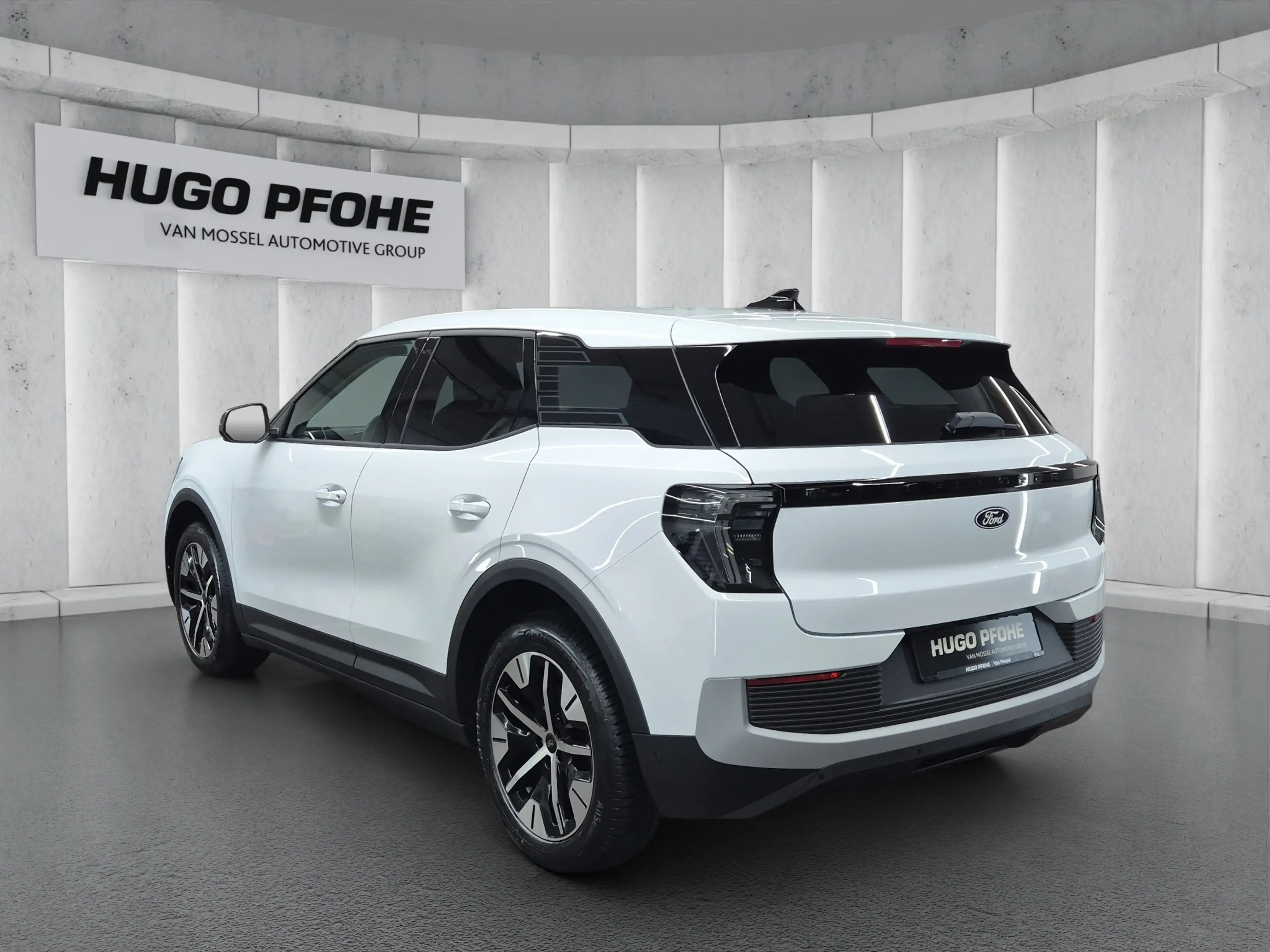Ford Explorer Premium Extended Range 79kWh RWD Sports Utility Ve — photo 3