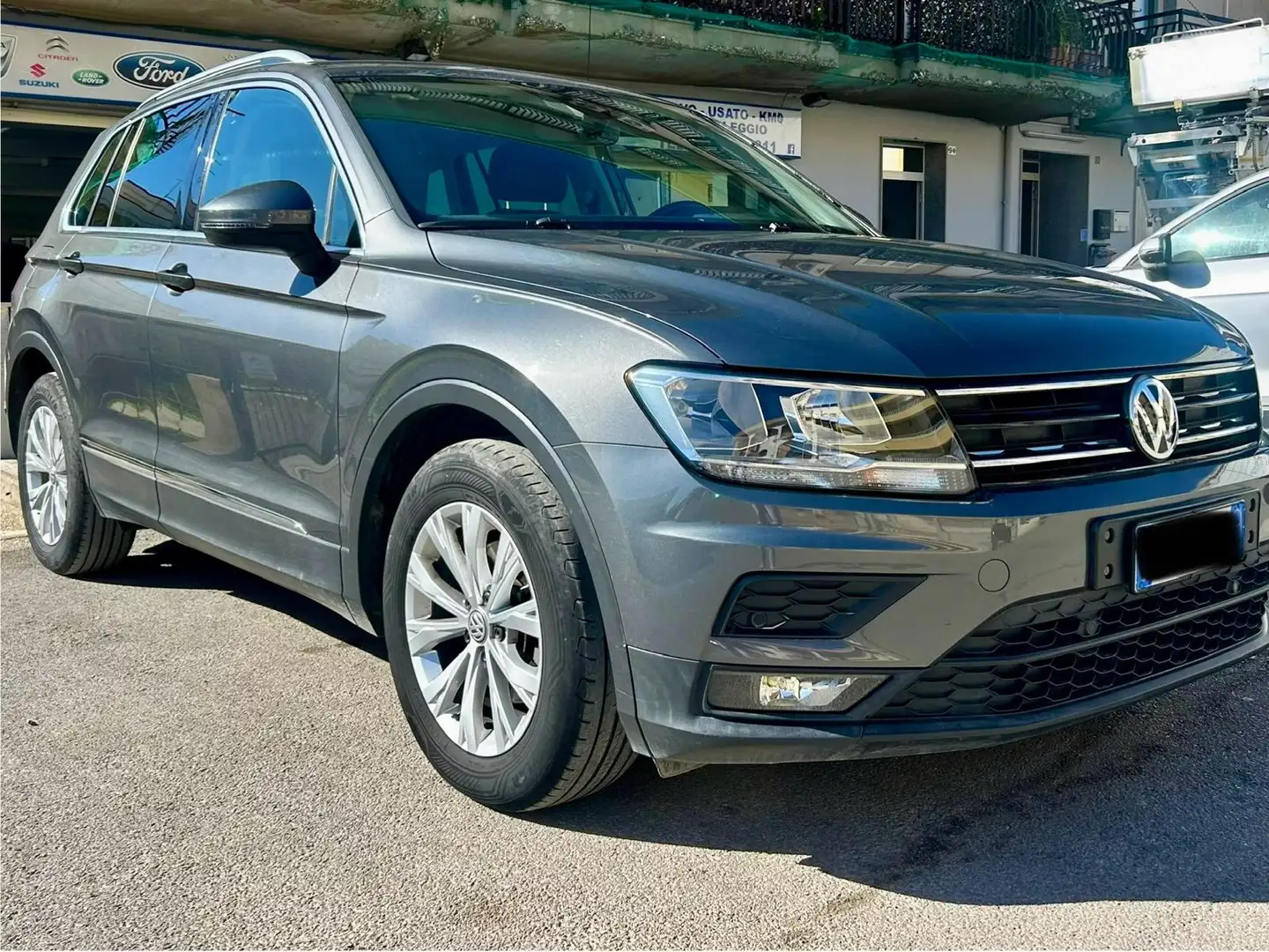 Volkswagen Tiguan Tiguan II 2016 1.6 tdi Business 115cv Grau - 1
