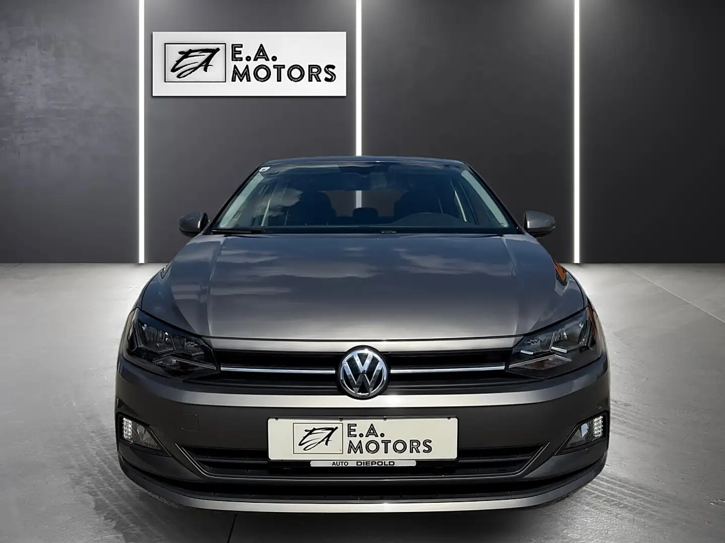Volkswagen Polo 1,0 Comfortline Grau - 2
