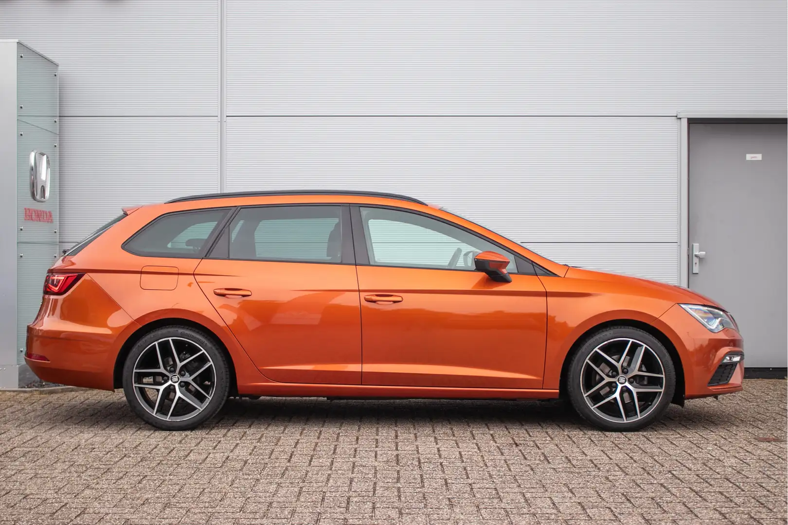 SEAT Leon ST 1.5 TSI Aut. FR Business Intense All-in rijklaa Orange - 2