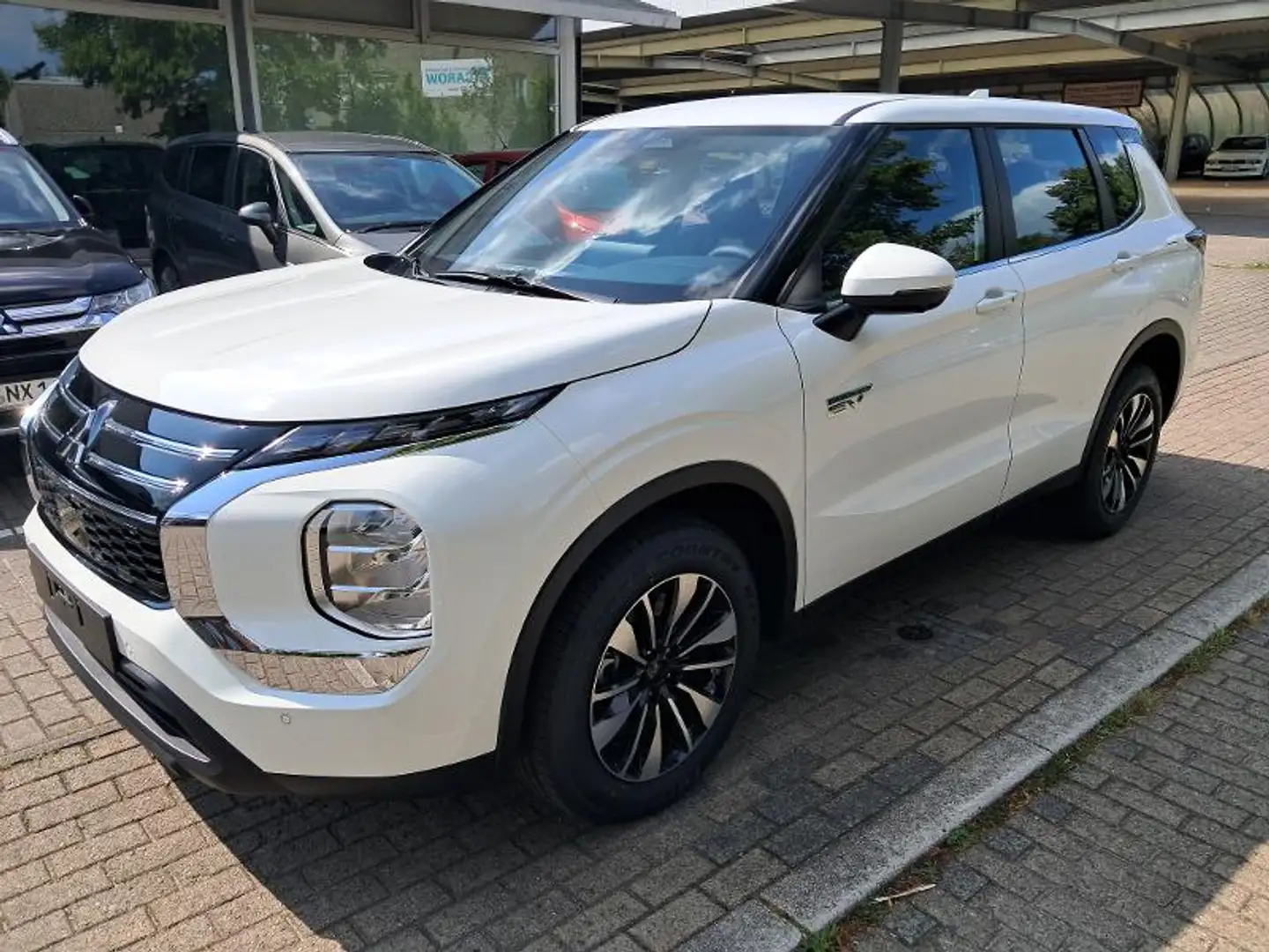 Mitsubishi Outlander 2.4L PHEV BASIS Fehér - 1