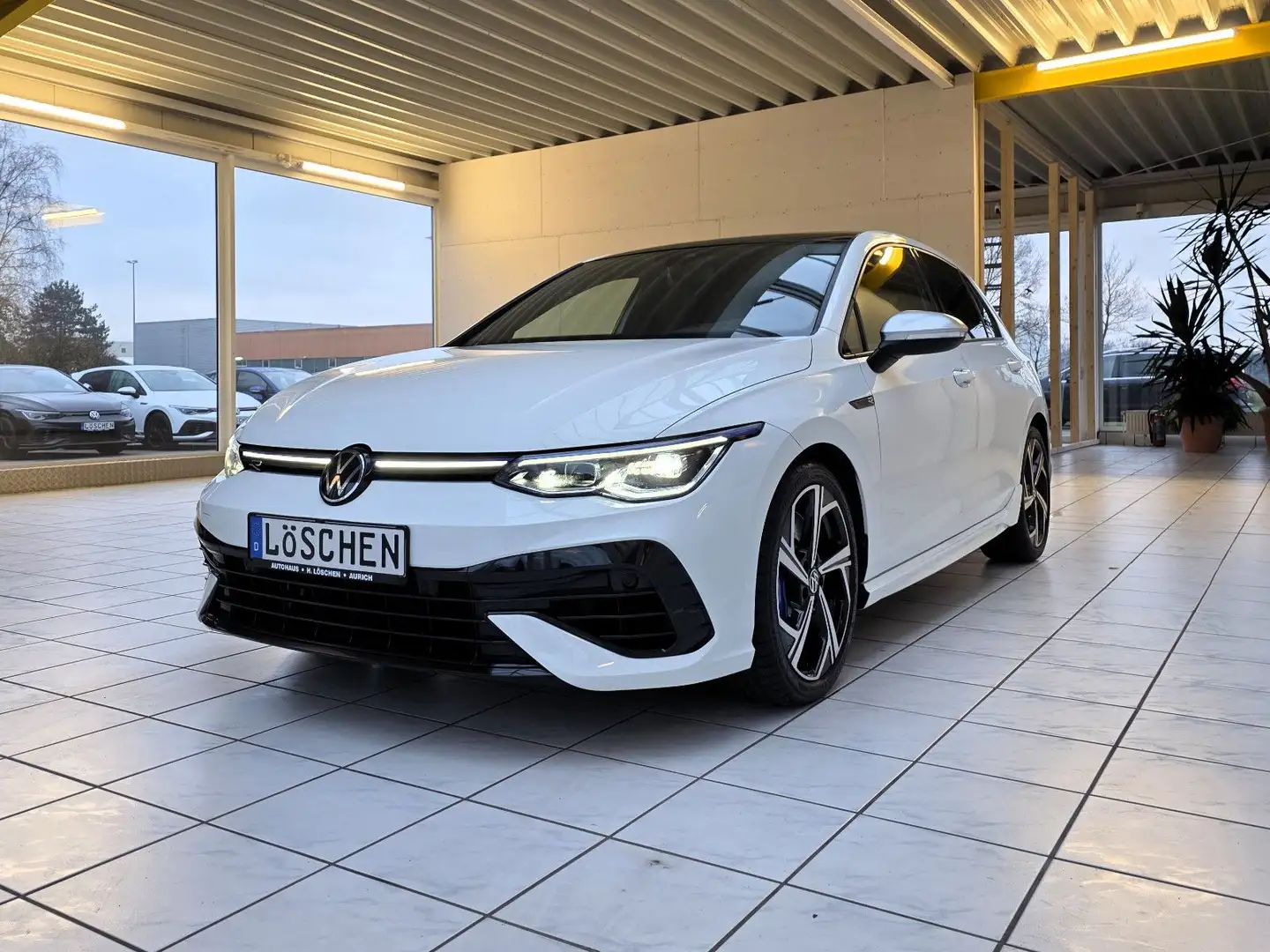 Volkswagen Golf VIII Limo R 4Motion Panorama Head-Up Weiß - 2