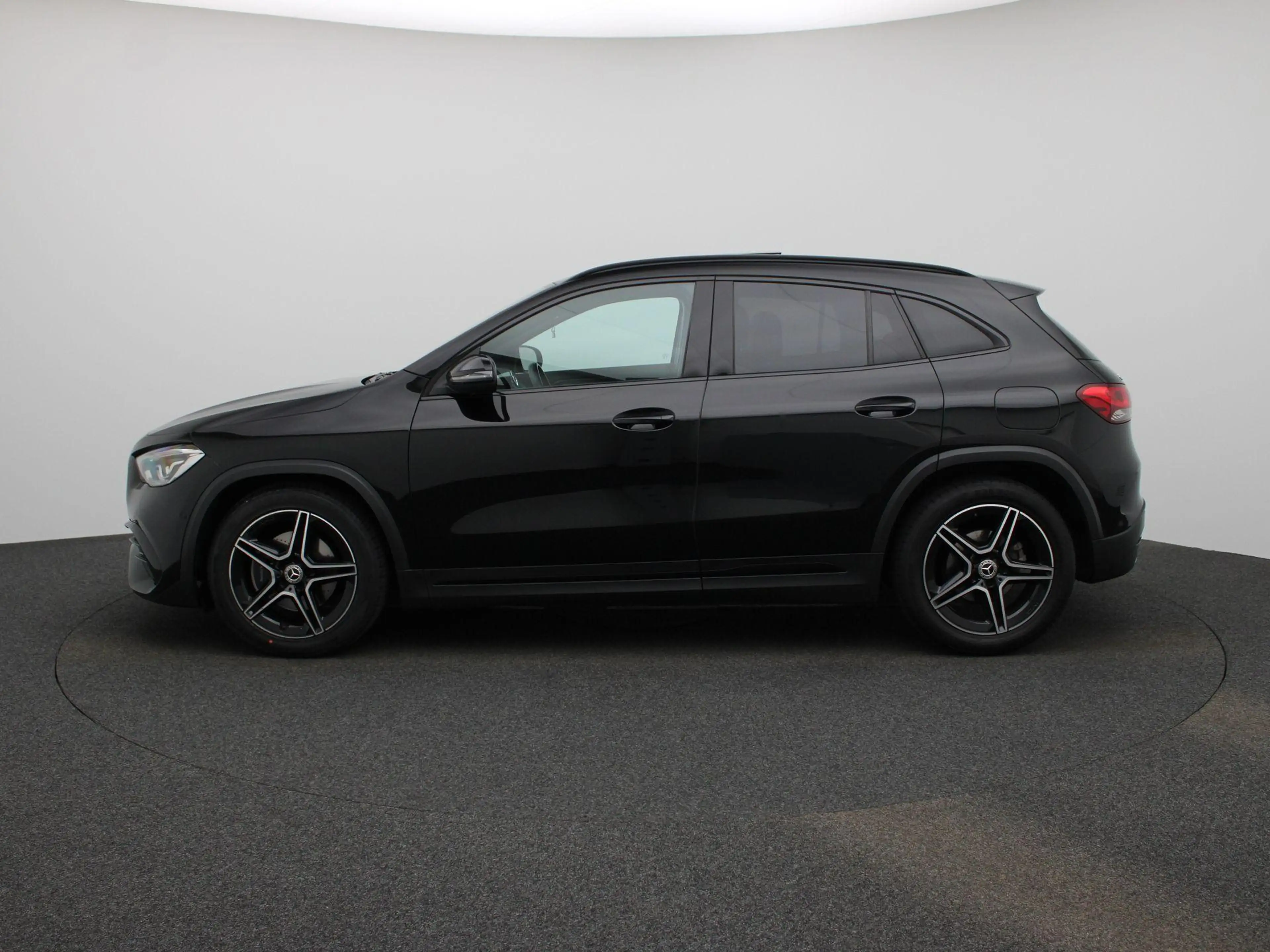 Mercedes-Benz GLA 200 Business Solution AMG — photo 4