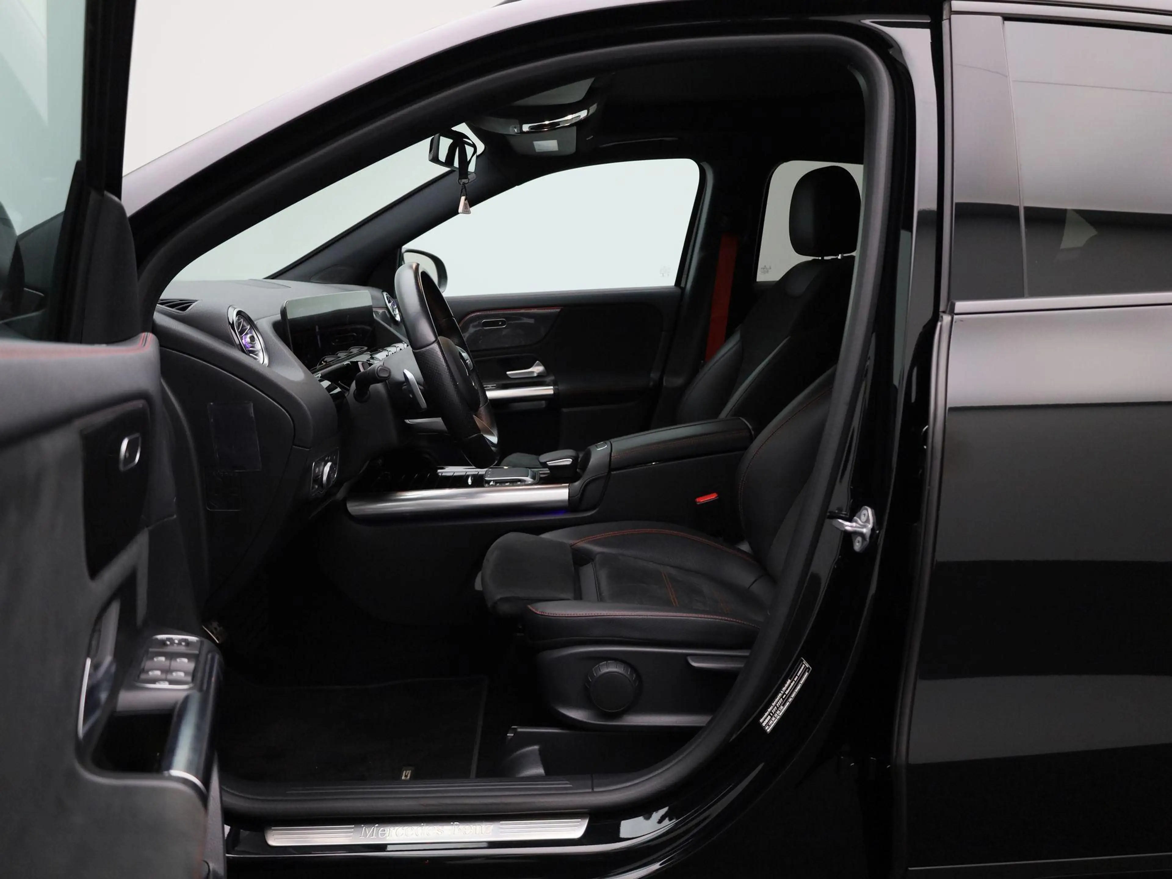 Mercedes-Benz GLA 200 Business Solution AMG — photo 9