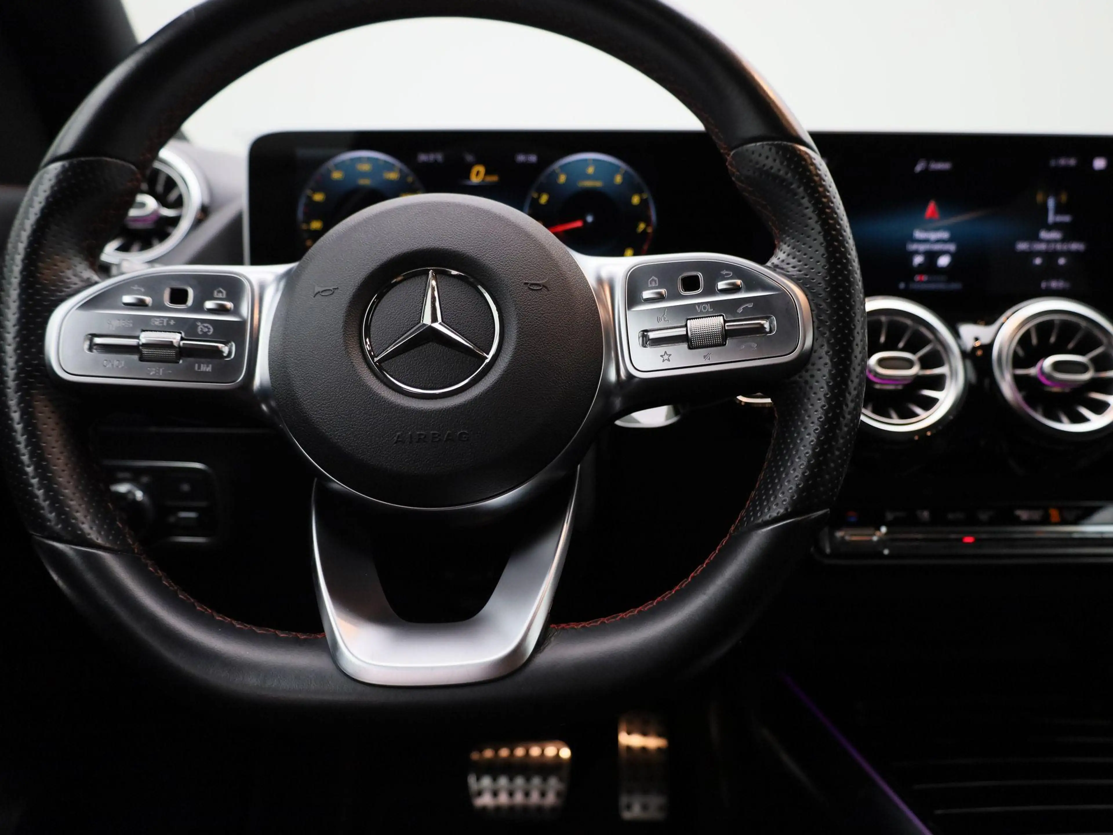 Mercedes-Benz GLA 200 Business Solution AMG — photo 7