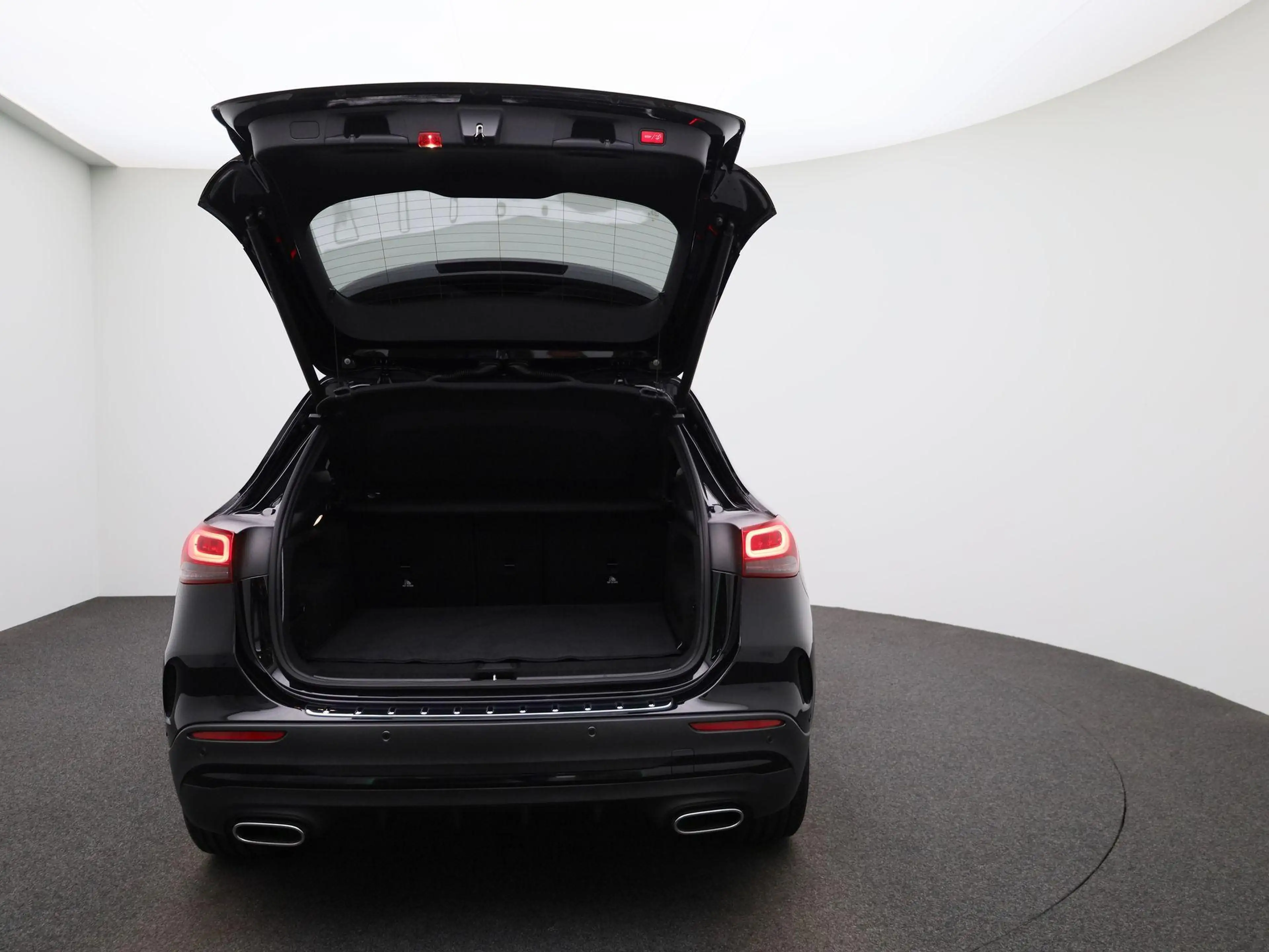 Mercedes-Benz GLA 200 Business Solution AMG — photo 11