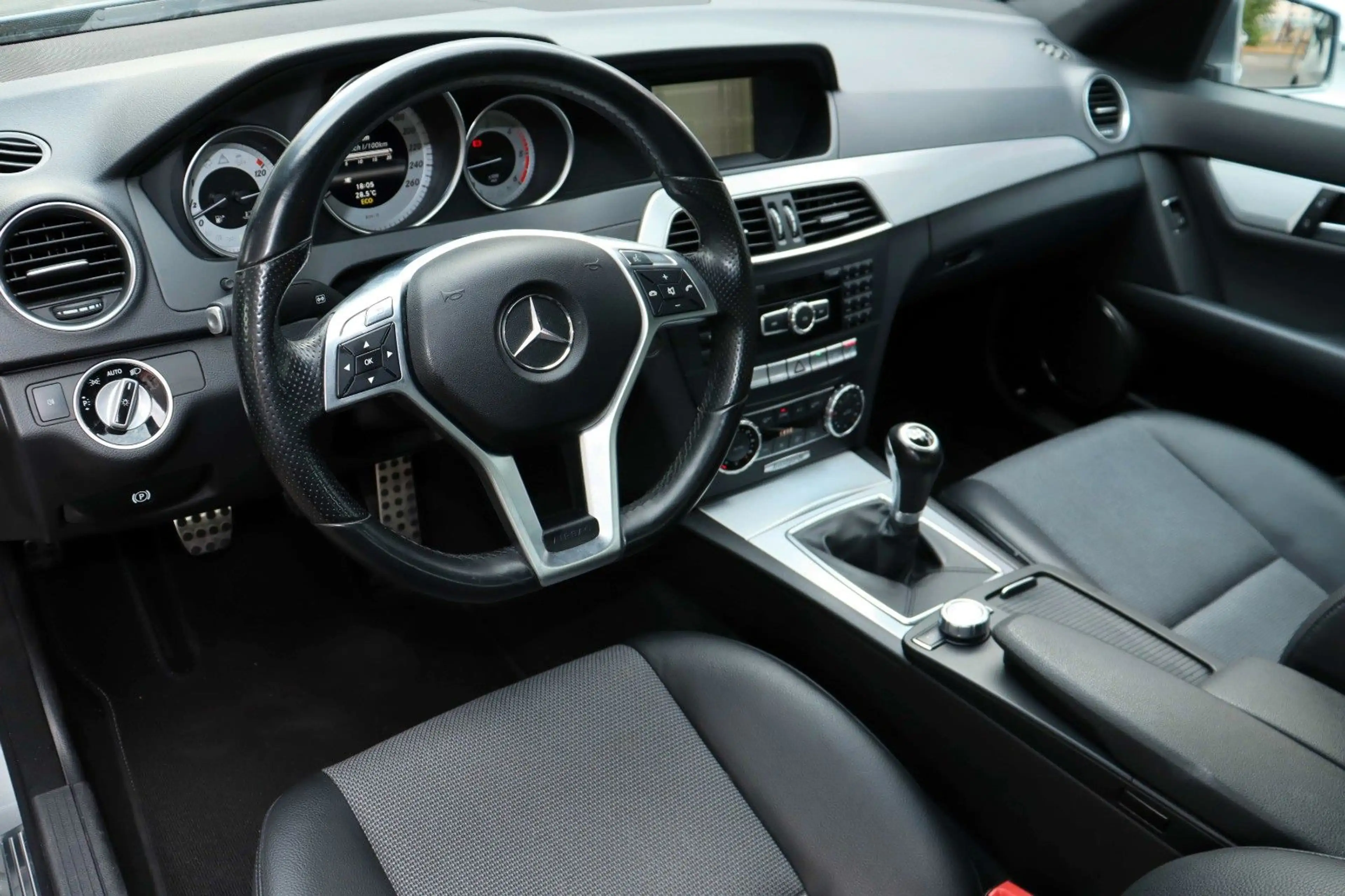 Mercedes-Benz C 220 CDI BlueEfficiency *AMG-Line*2.Hd*H&K*PANO — photo 12