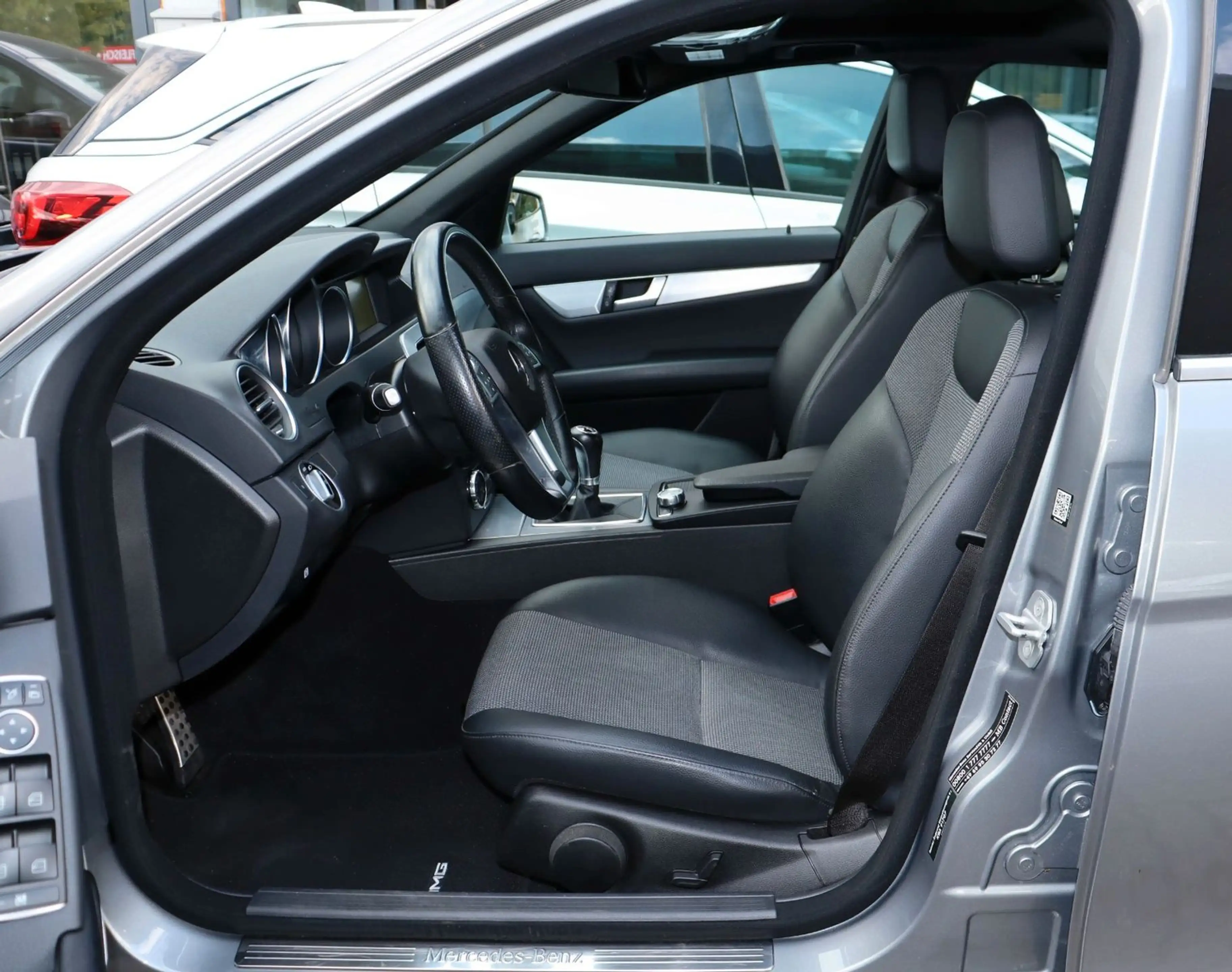 Mercedes-Benz C 220 CDI BlueEfficiency *AMG-Line*2.Hd*H&K*PANO — photo 9