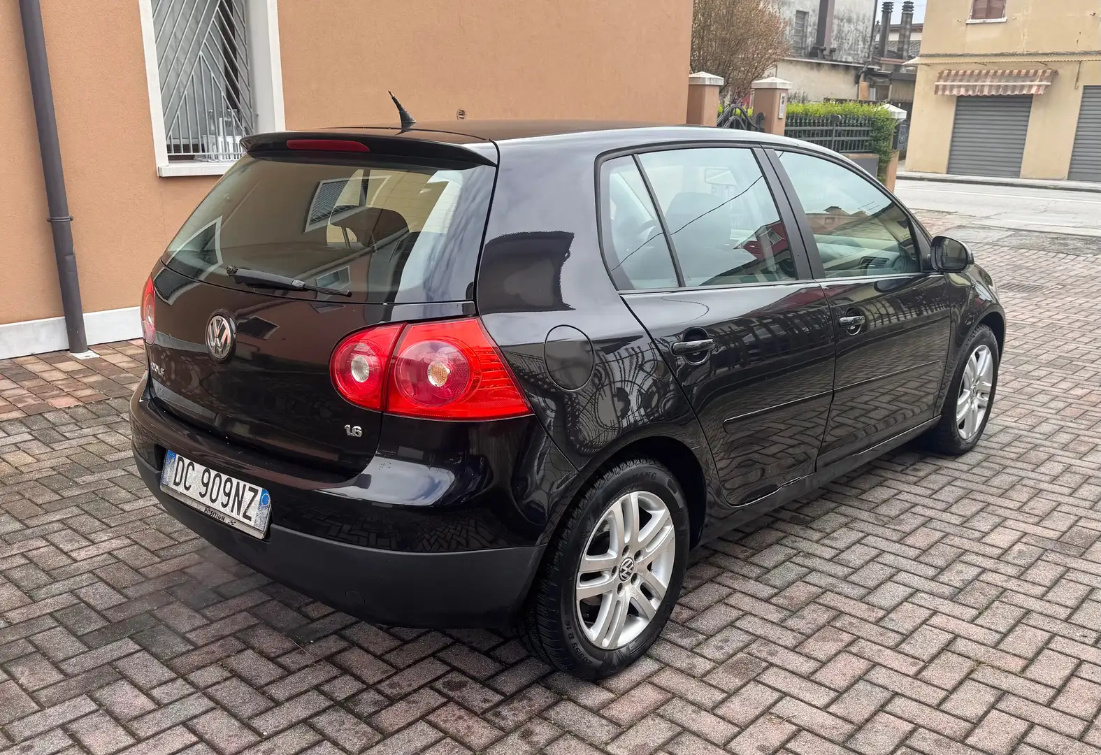 Volkswagen Golf 5p 1.6 Comfortline Nero - 2