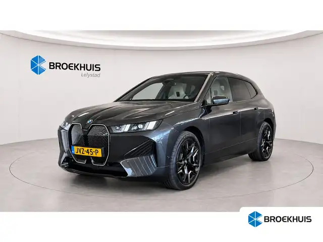 BMW iX xDRIVE45 101KWH / LEDER / FULL-LED / SKY LOUNGE /