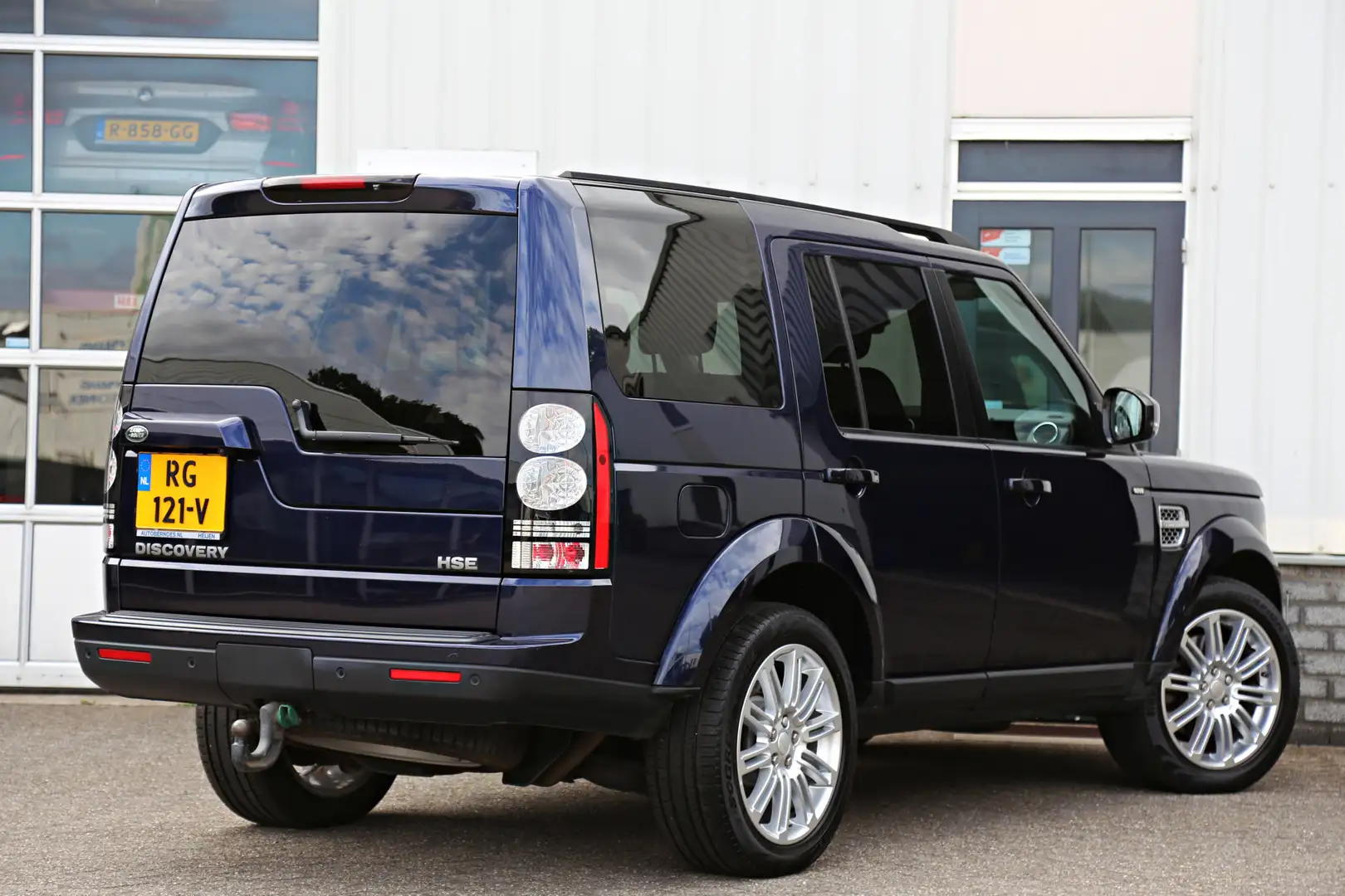 Land Rover Discovery 3.0 4 SDV6 256PK HSE 4WD Aut.*Perfect Onderh.*Pano Blauw - 2