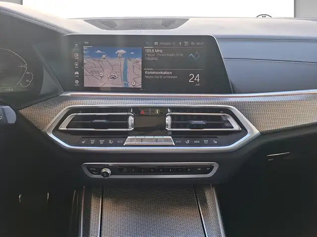 BMW X5 Xdrive45e view 11