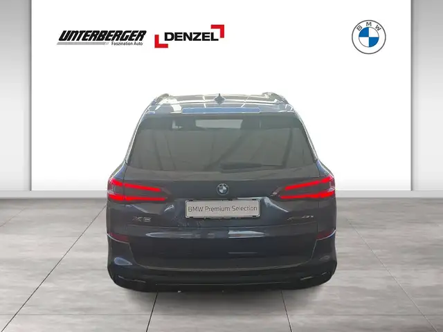 BMW X5 Xdrive45e view 4