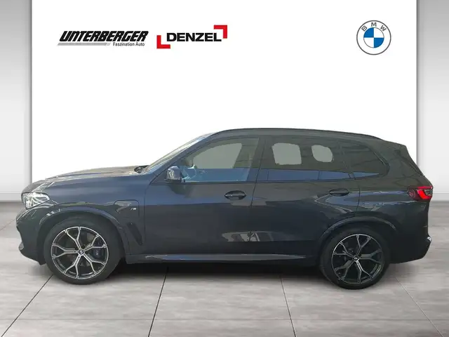 BMW X5 Xdrive45e view 2