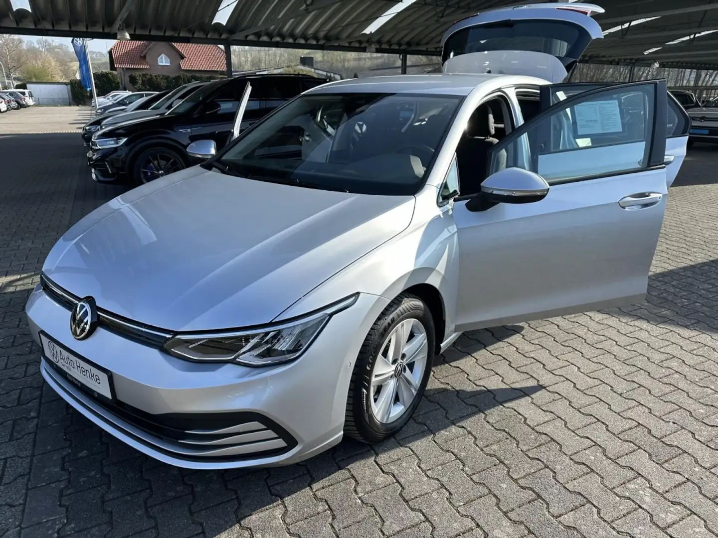 Volkswagen Golf VIII 1.5 eTSI DSG LIFE + DISCOVER PRO + ACC + Gara Plateado - 2