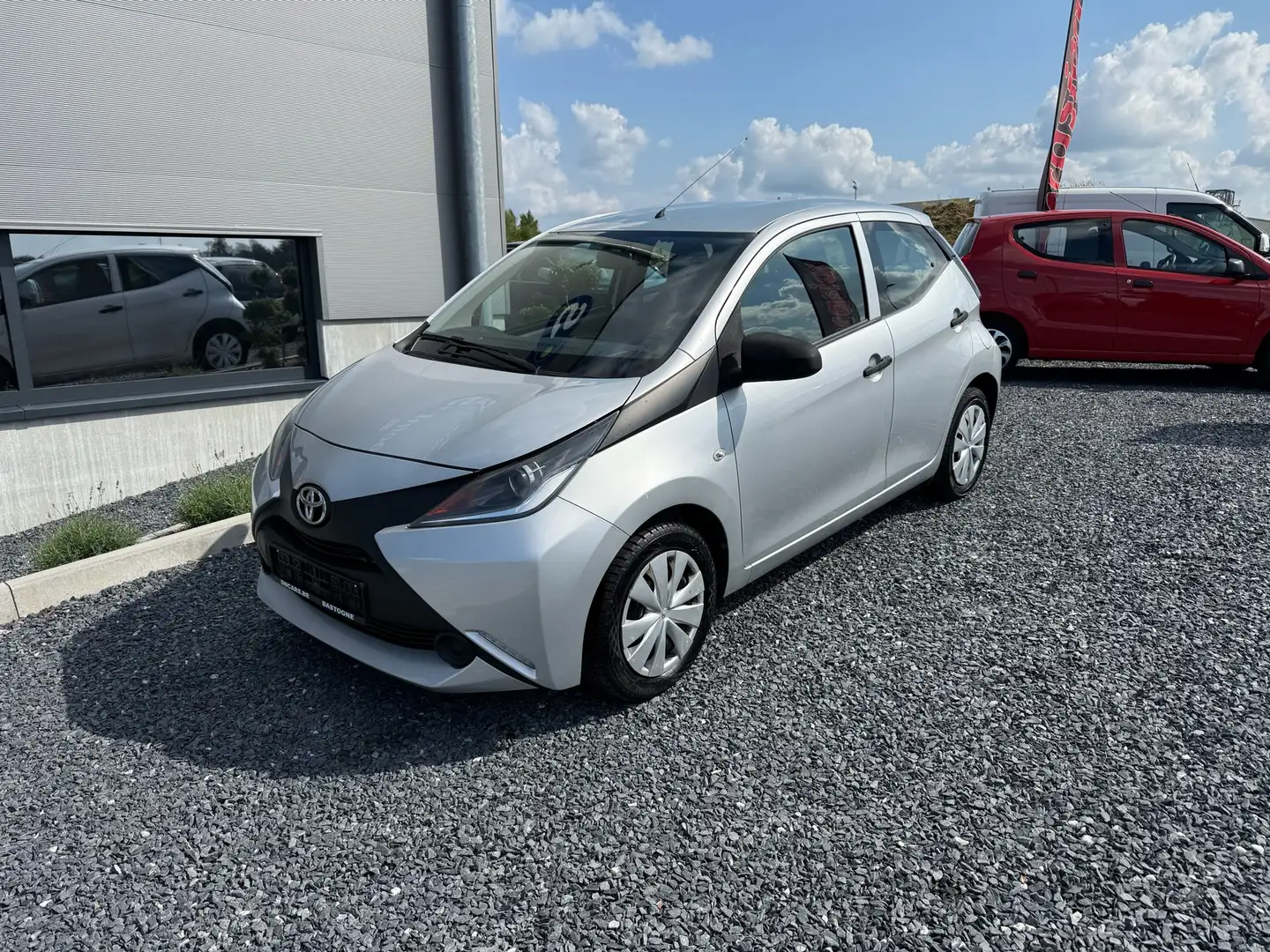 Toyota Aygo Aygo 1.0i VVT-i x Grijs - 1