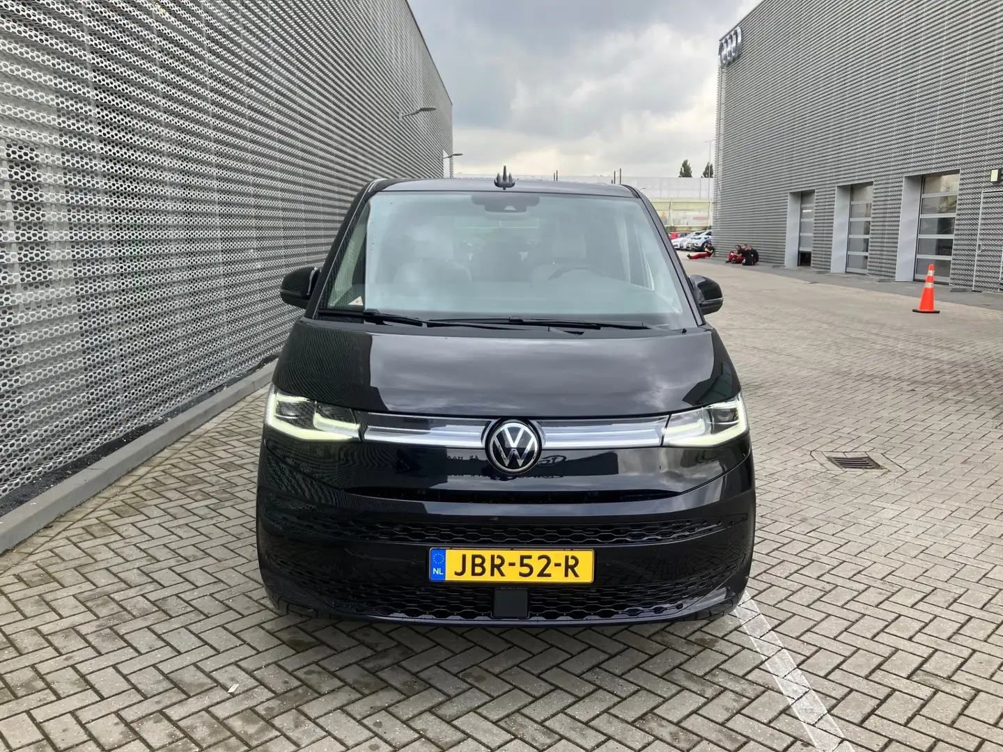 Volkswagen 1.5 eHybrid L2 Bulli Edition 4Motion Noir - 2