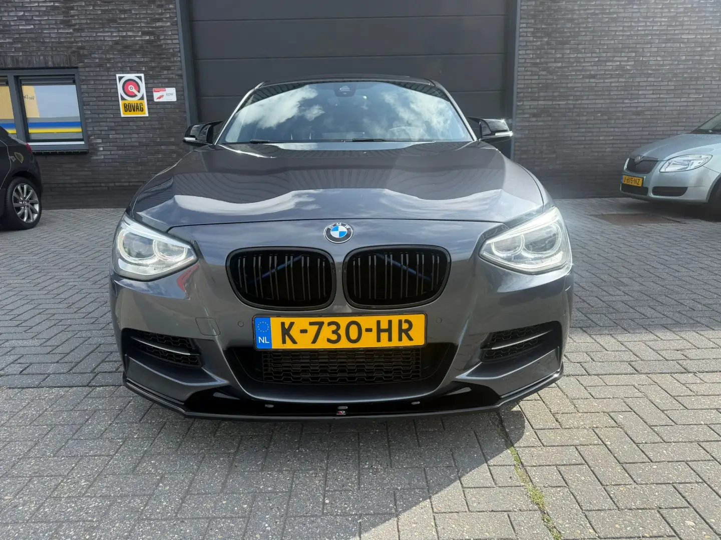 BMW 135 1-serie M135i | 12 MND GARANTIE | ALCANTARA | SCHU Grijs - 2