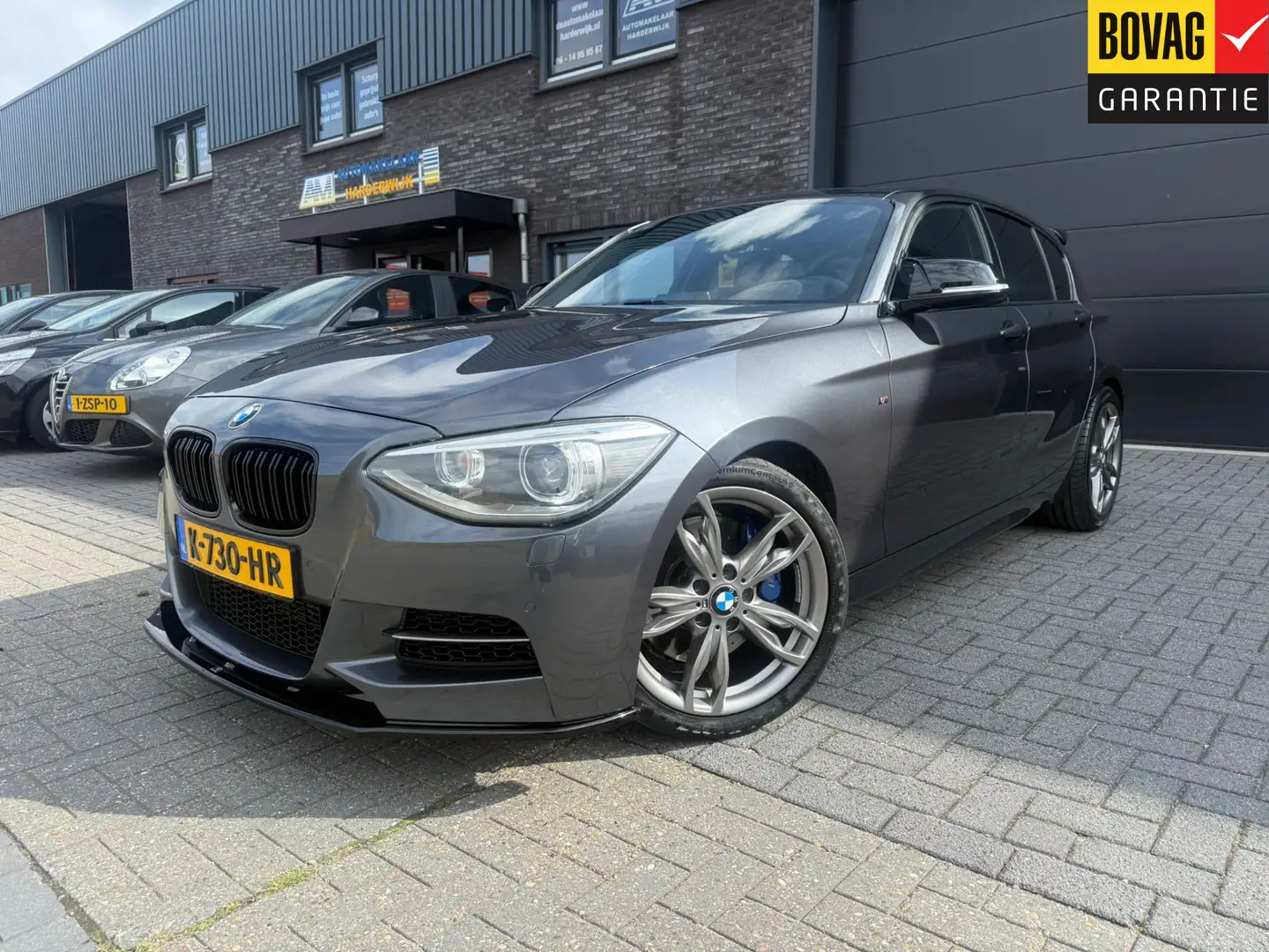 BMW 135 1-serie M135i | 12 MND GARANTIE | ALCANTARA | SCHU Grijs - 1