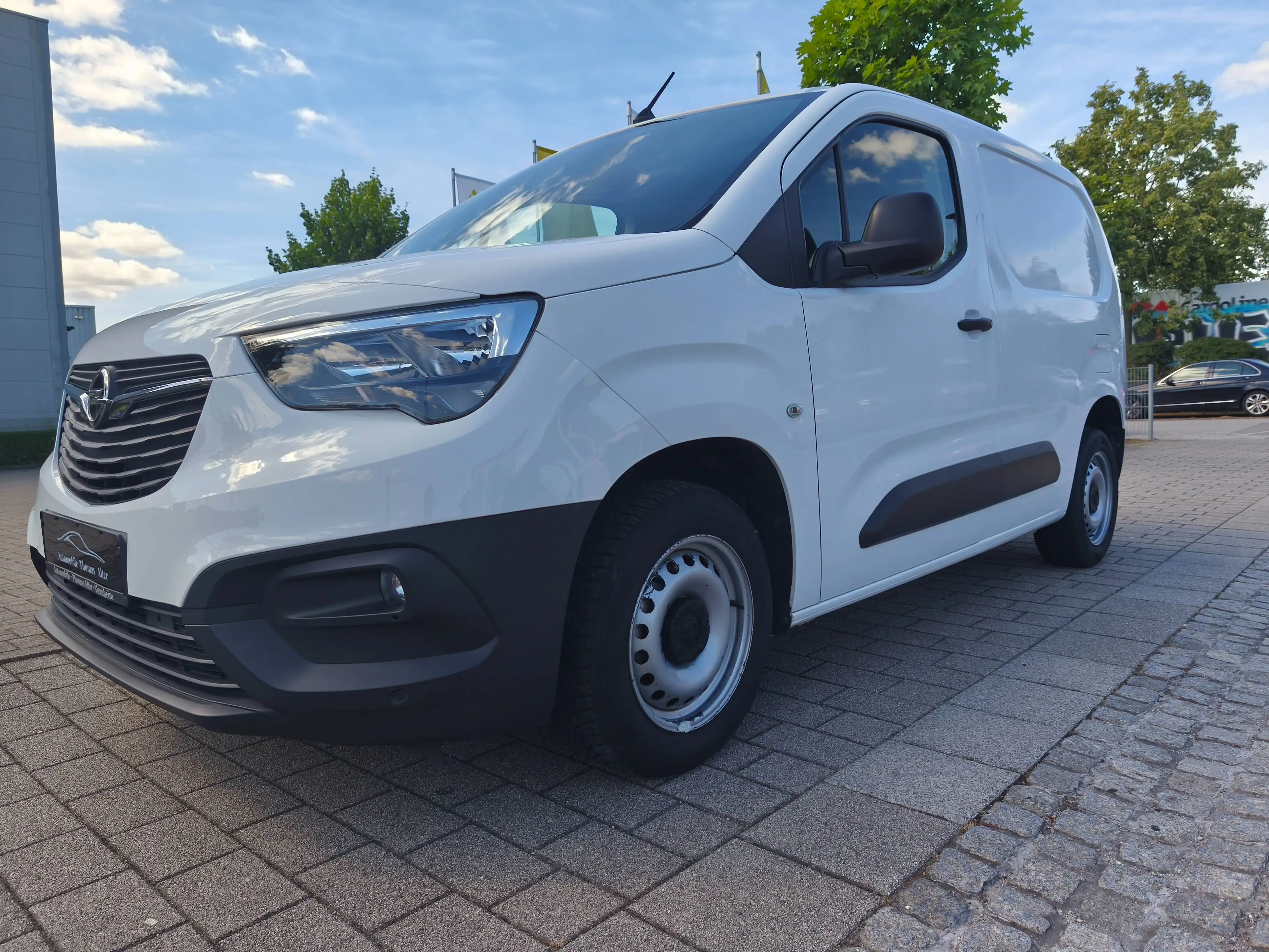 Opel Combo Combo 1,2 Benziner Nur 7000 km Cargo 1.2 110 PS Selection/Navi/Klima/1.Hd PDC v+h+Rückfahrkamera — photo 10