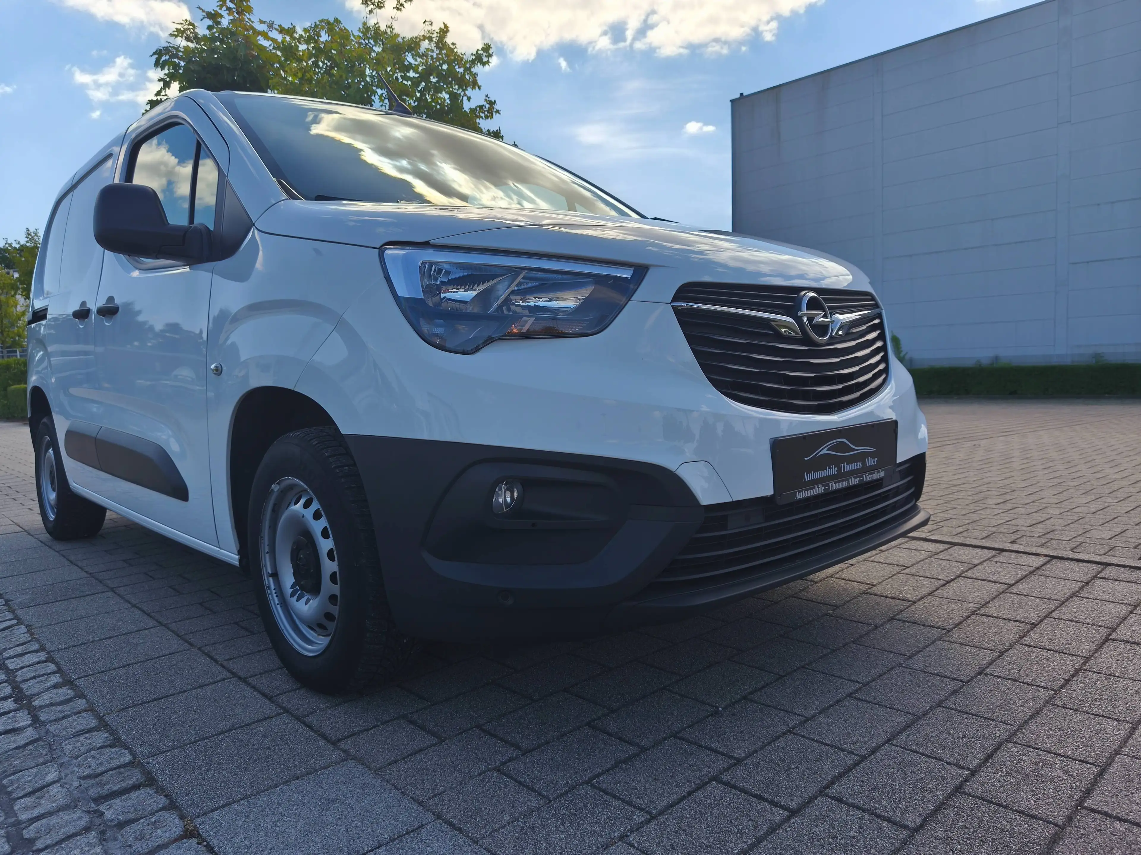 Opel Combo Combo 1,2 Benziner Nur 7000 km Cargo 1.2 110 PS Selection/Navi/Klima/1.Hd PDC v+h+Rückfahrkamera — photo 15