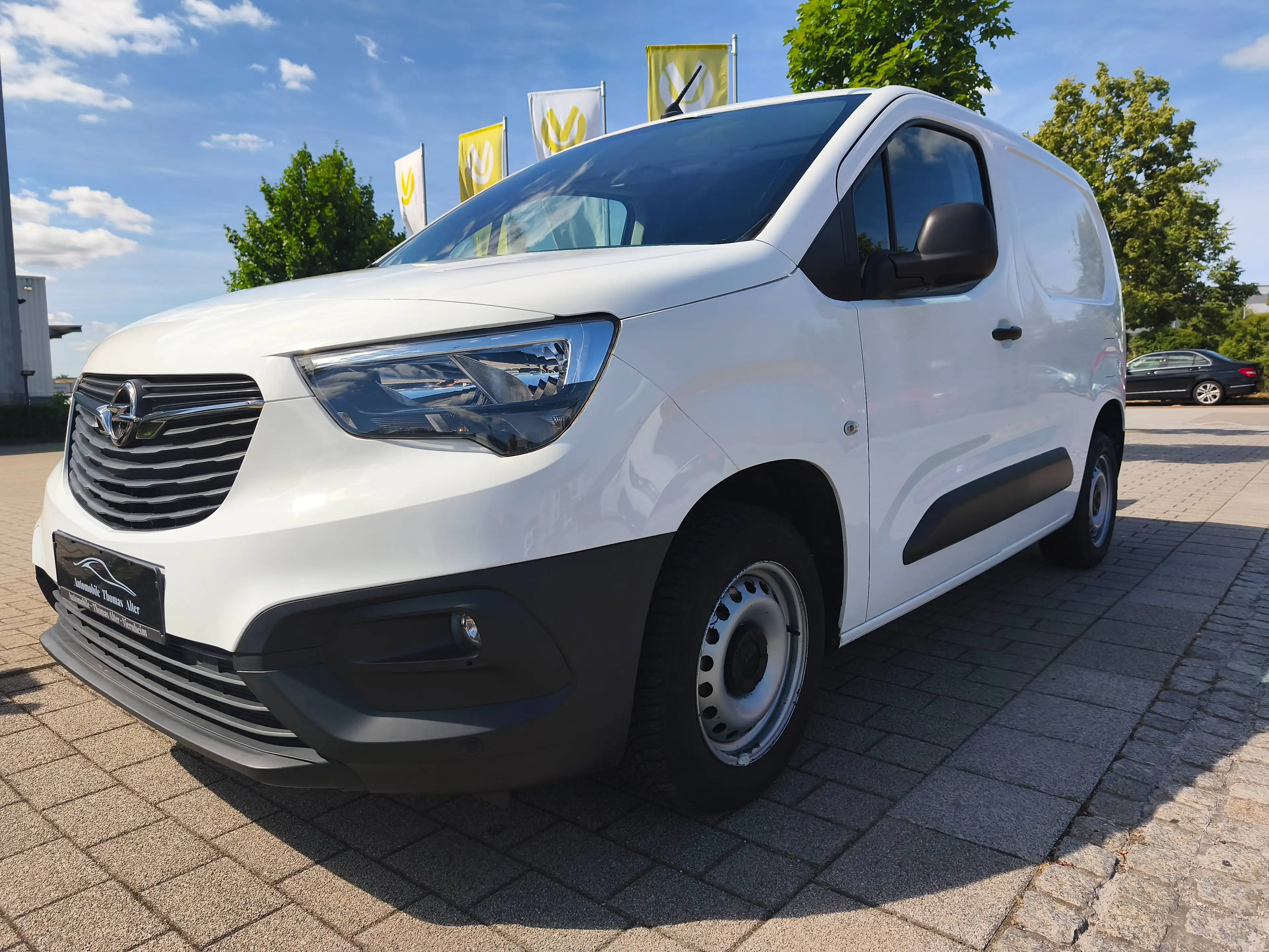 Opel Combo Combo 1,2 Benziner  Nur 7000 km Cargo 1.2  110 PS Selection/Navi/Klima/1.Hd PDC v+h+Rückfahrkamera