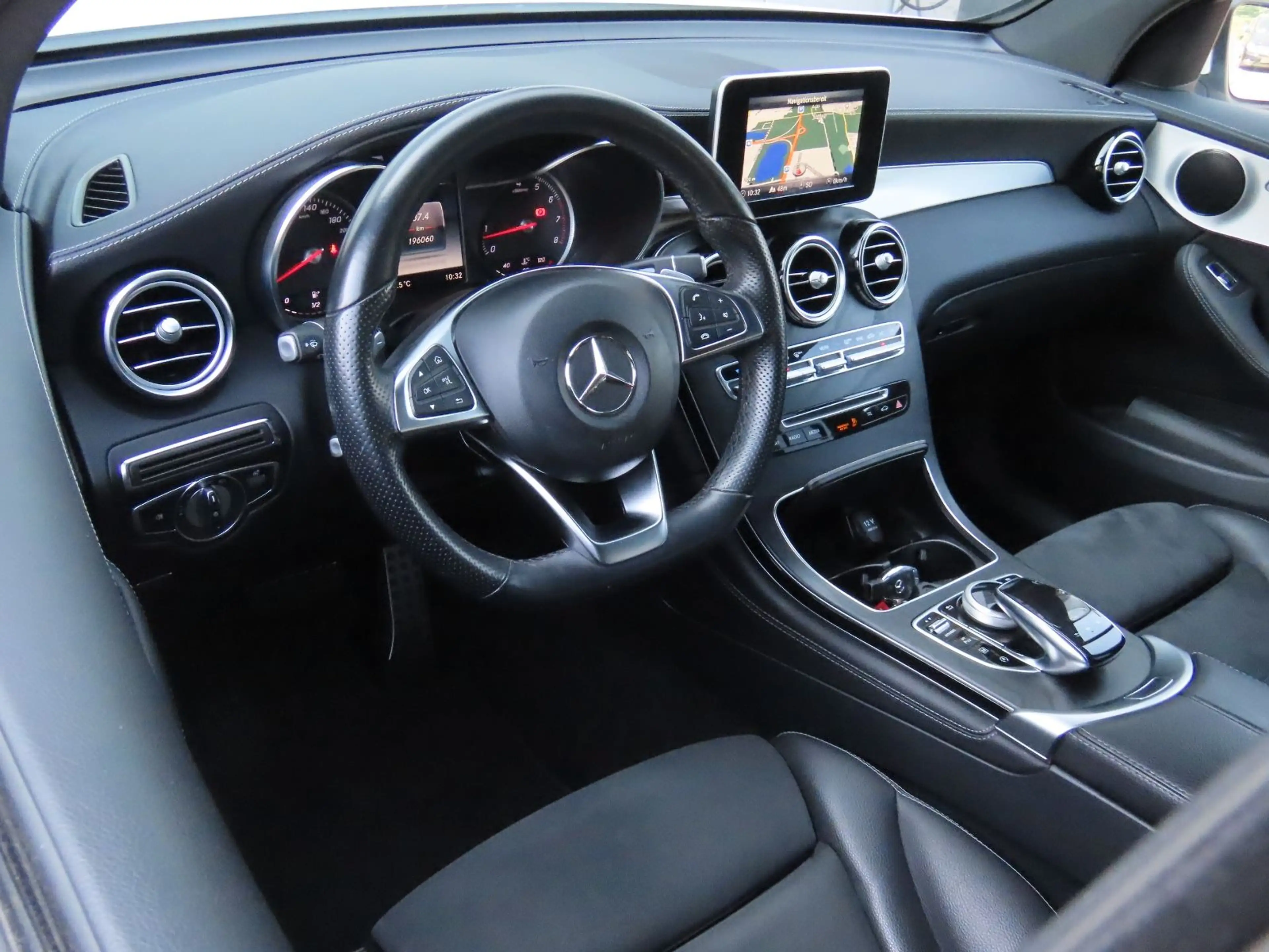 Mercedes-Benz GLC 250 4MATIC Autom. AMG-Line Leder Sitzheizung — photo 14