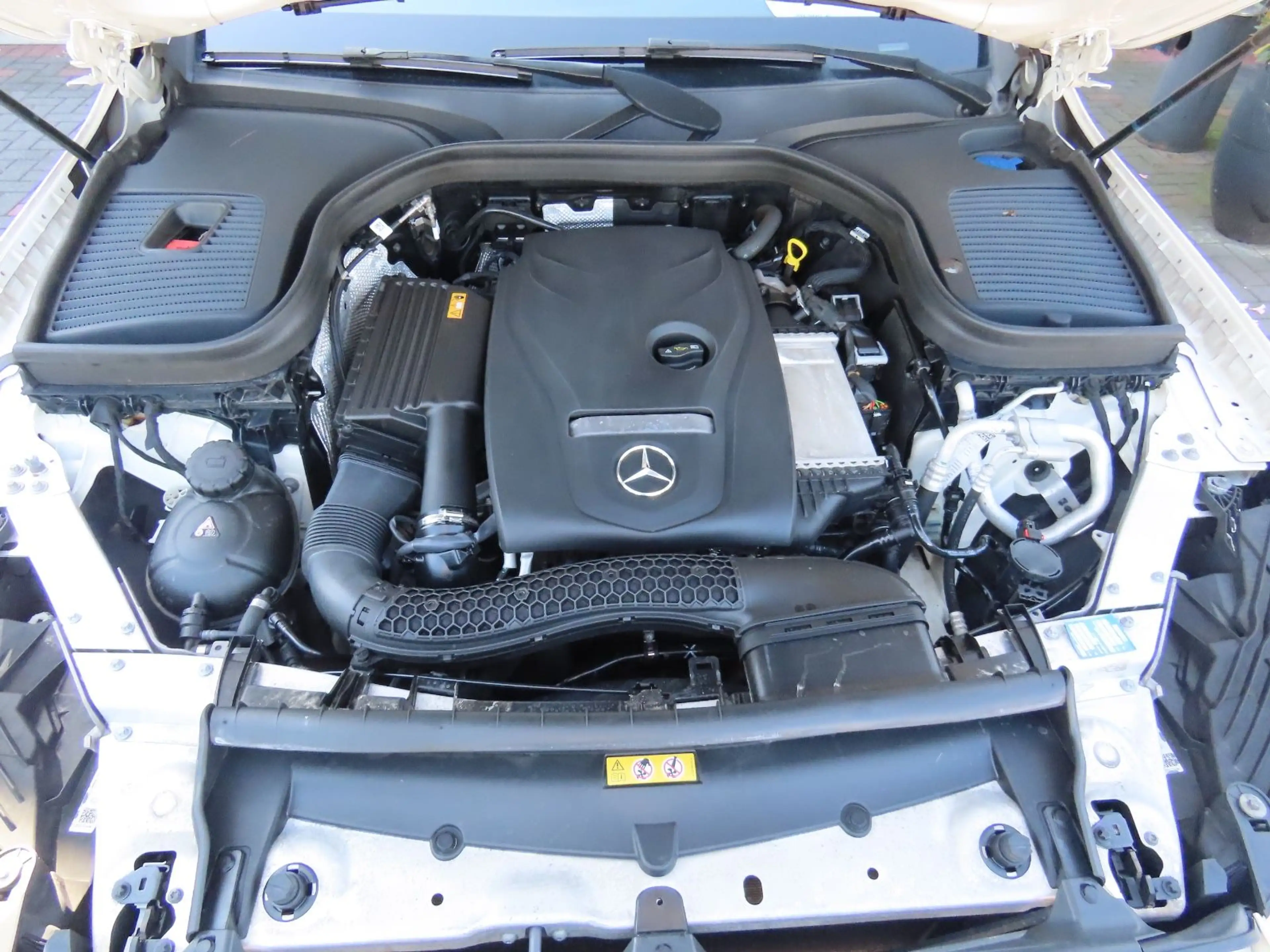 Mercedes-Benz GLC 250 4MATIC Autom. AMG-Line Leder Sitzheizung — photo 3