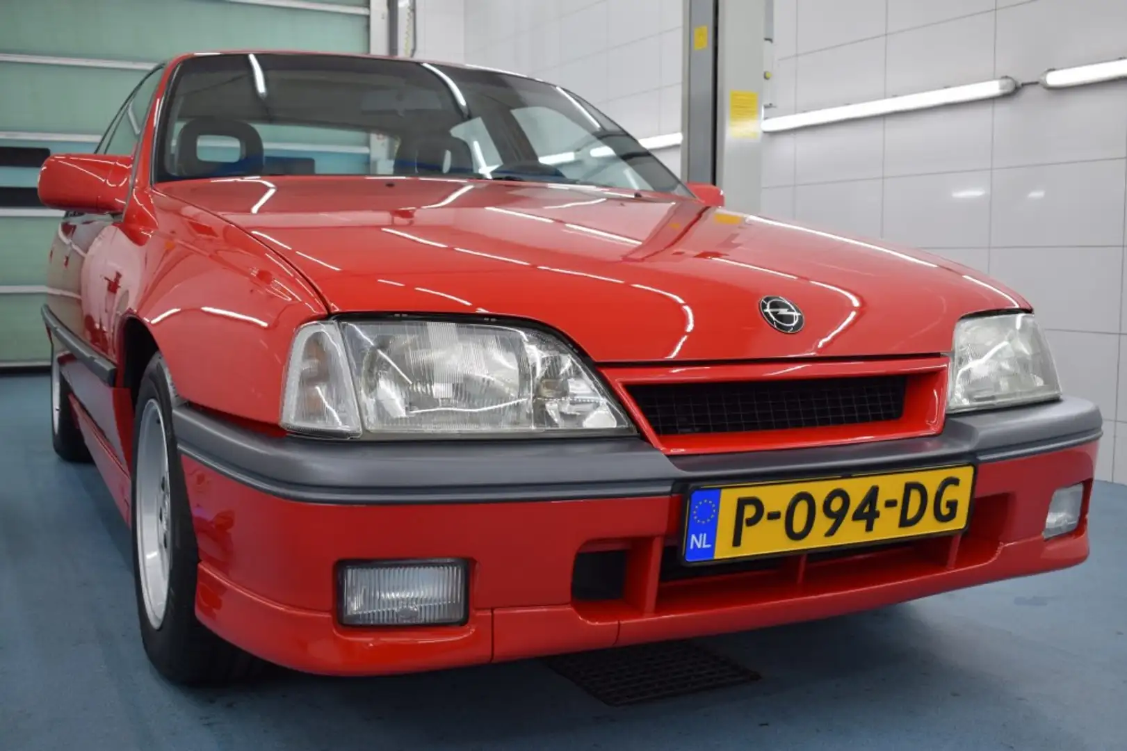 Opel Omega 3000 24V Rojo - 1