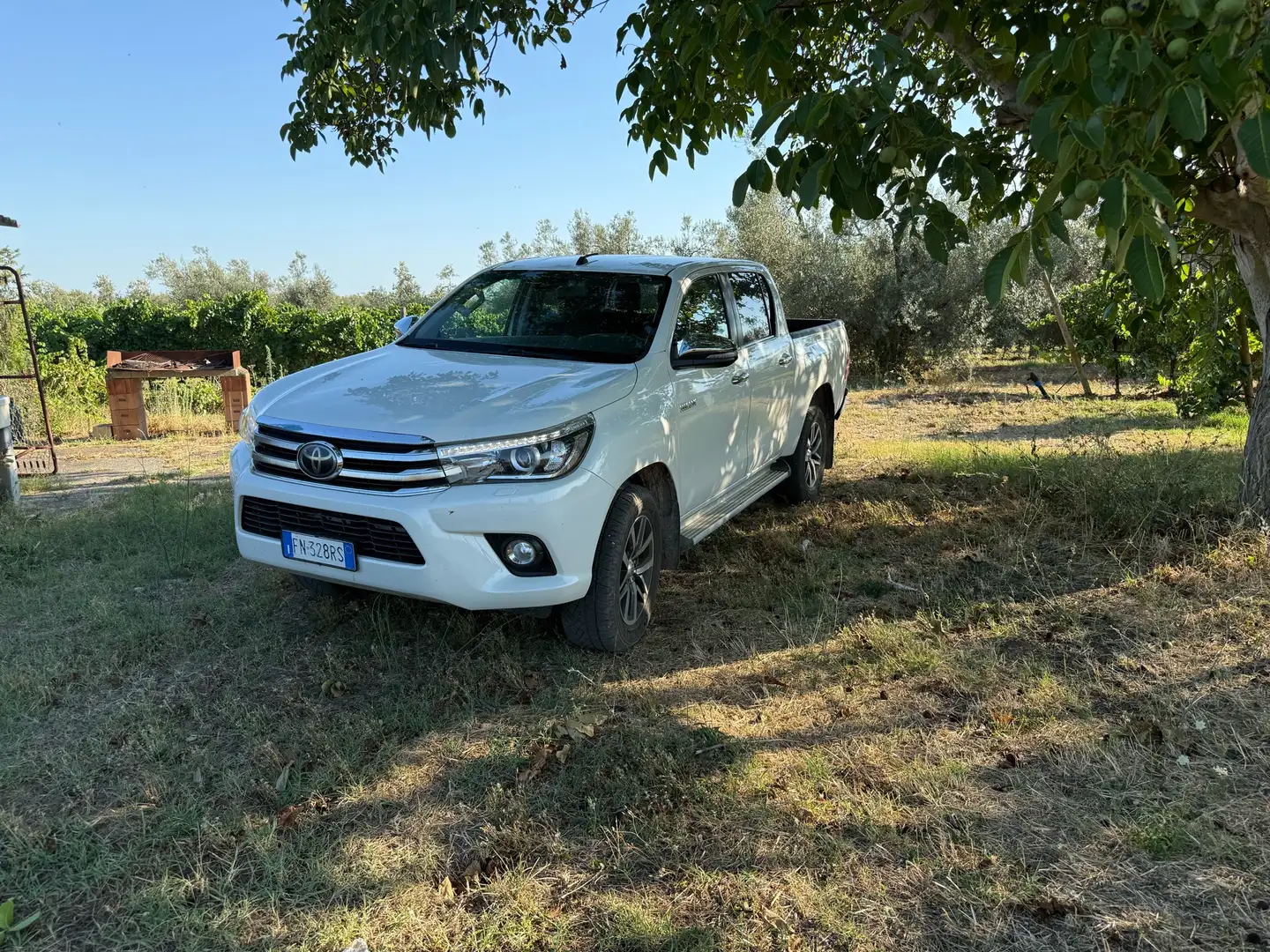 Toyota Hilux 2.4 d-4d double cab Executive 4wd auto - 1
