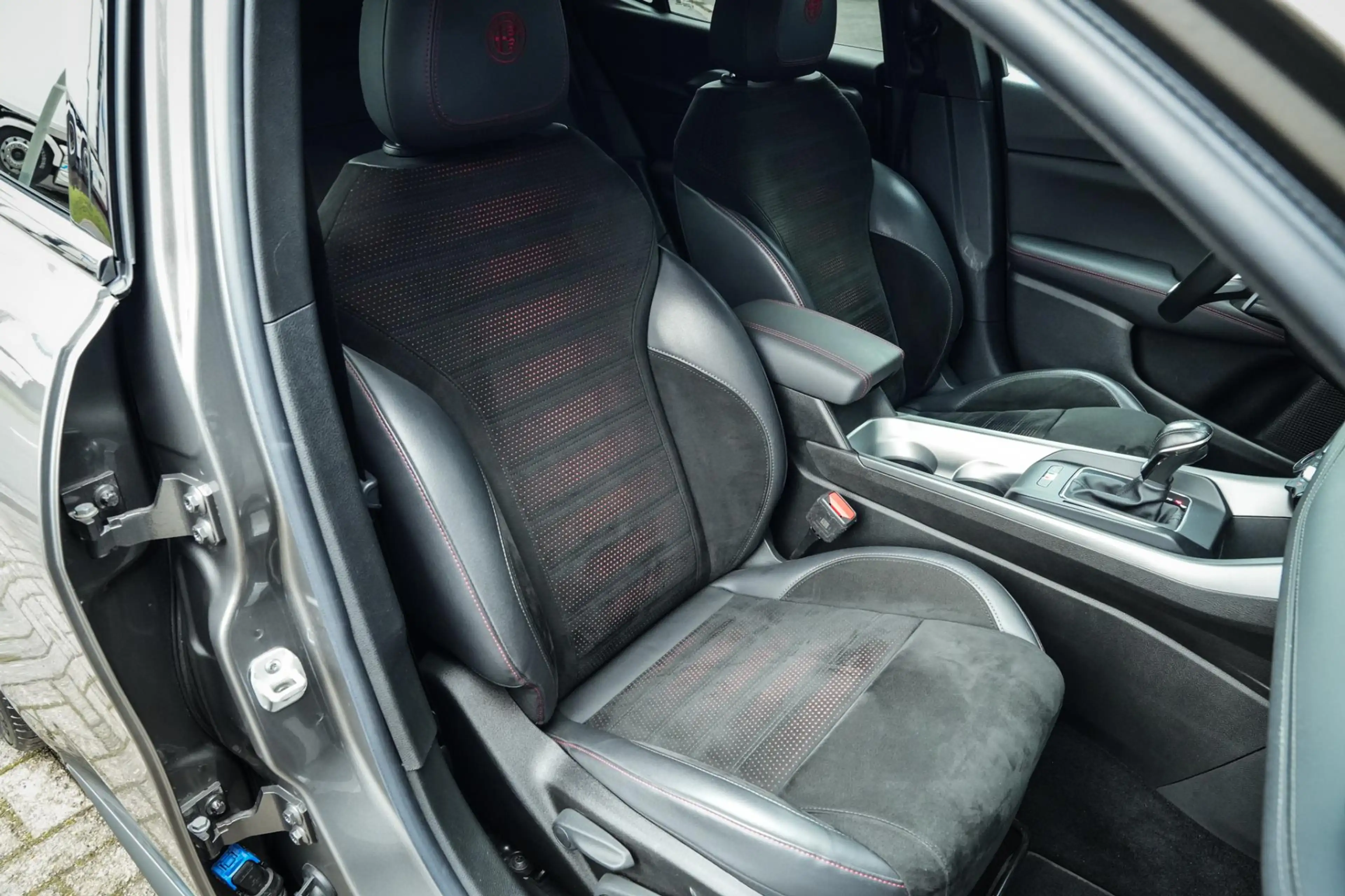 Alfa Romeo Tonale 1.5T Hybrid Edizione Speciale | ACC | CarPlay | DA — photo 13