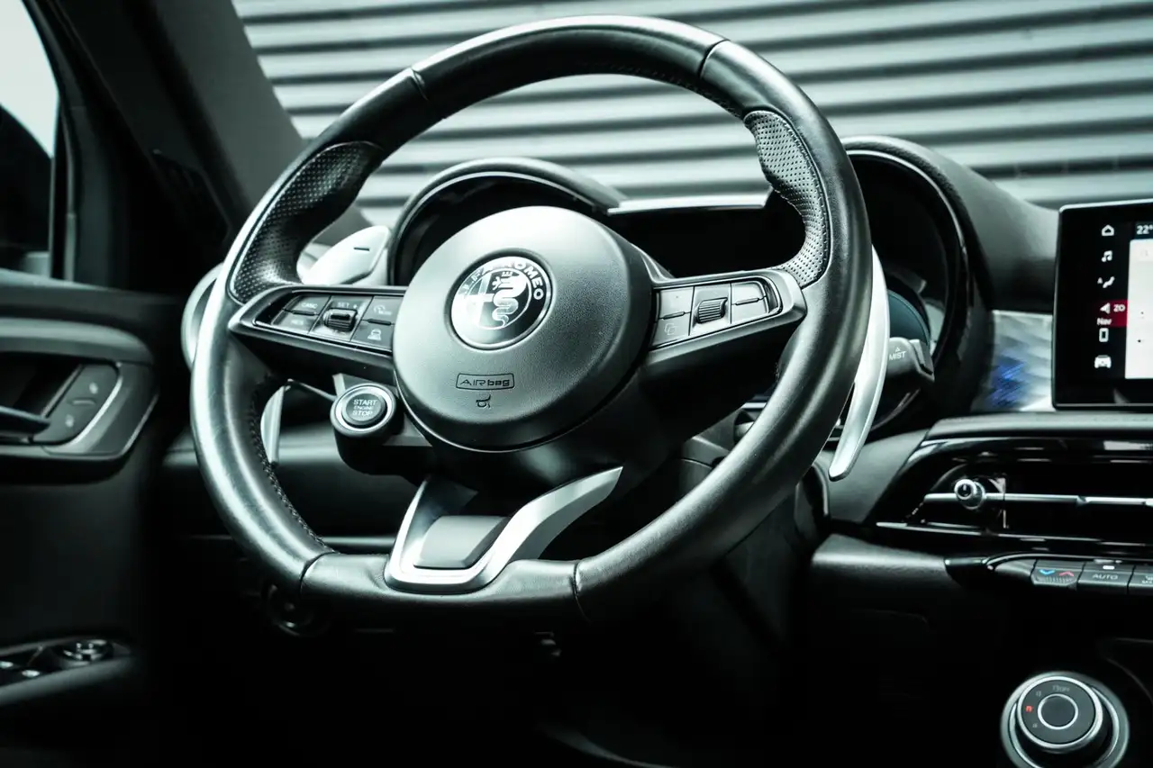 Alfa Romeo Tonale 2022 — фото 11