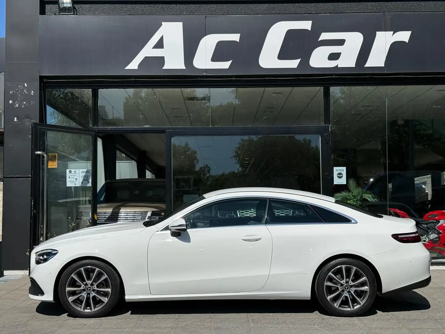 Mercedes-Benz E 220 Coupé d Blanco - 1