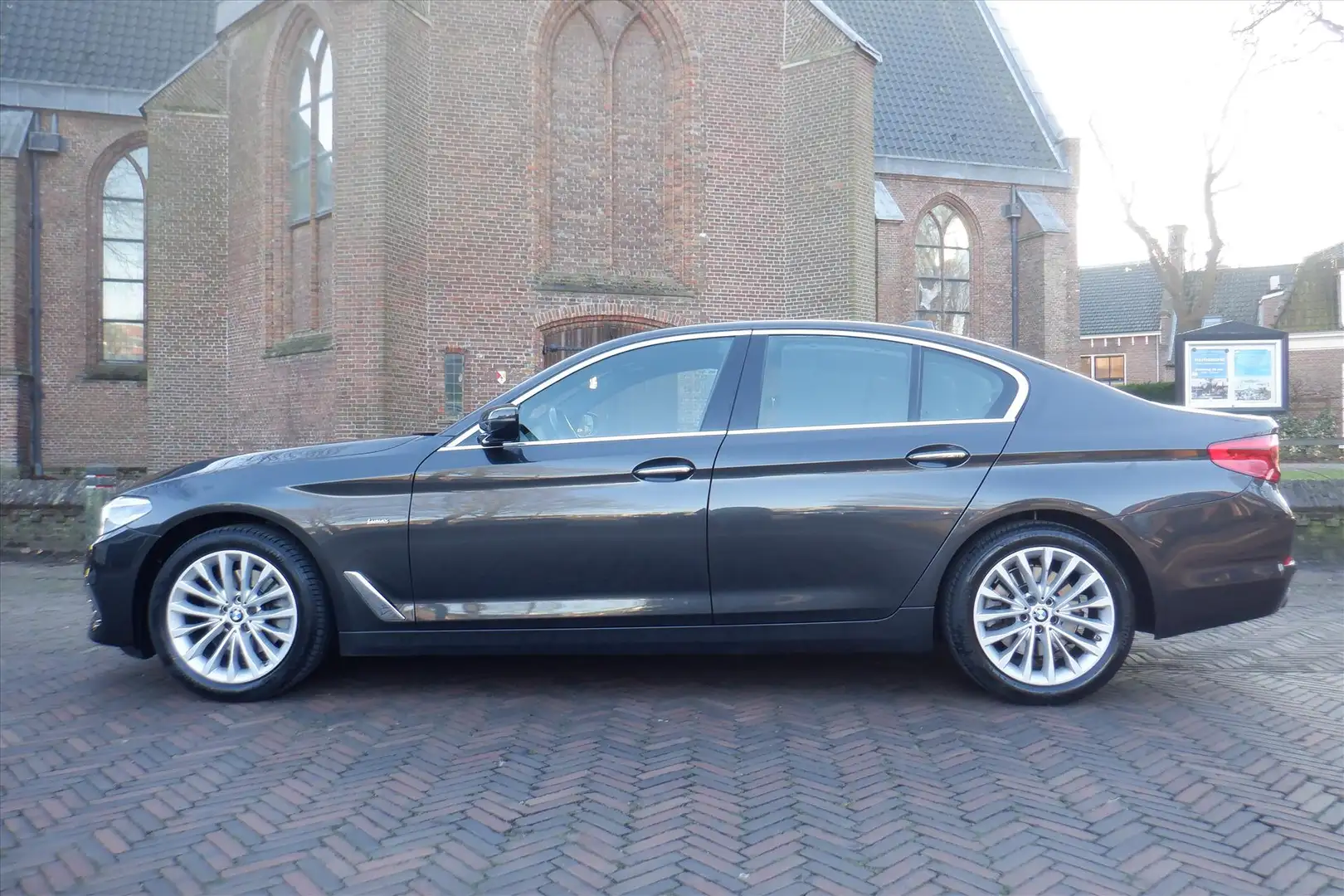 BMW 520 5-Serie (g30) 520i 184pk Aut.- LUXURY LINE - PAN.D Grijs - 2