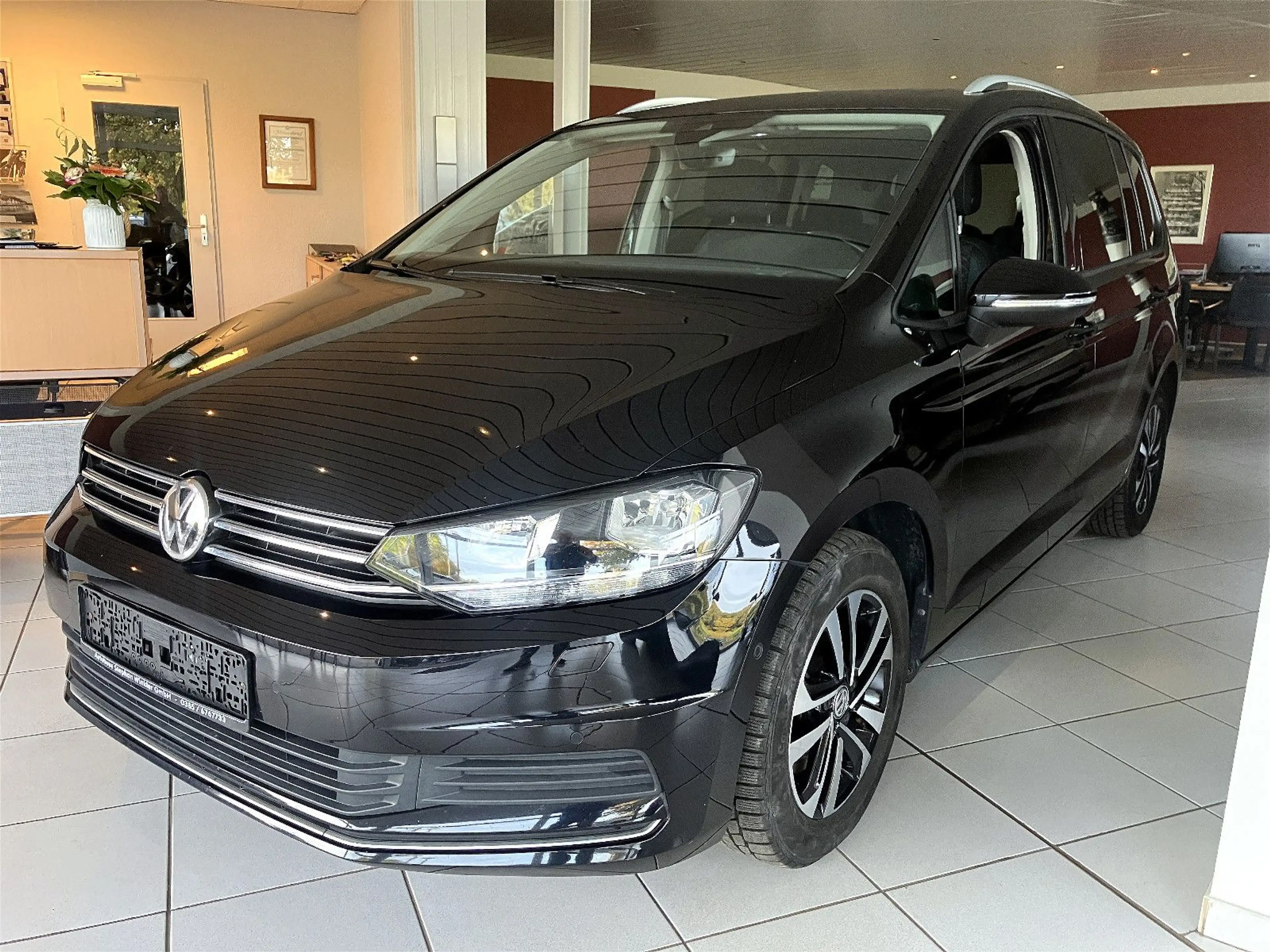 Volkswagen Touran IQ.DRIVE/Apple/Navi/LED/AHK/7Sitze/ACC