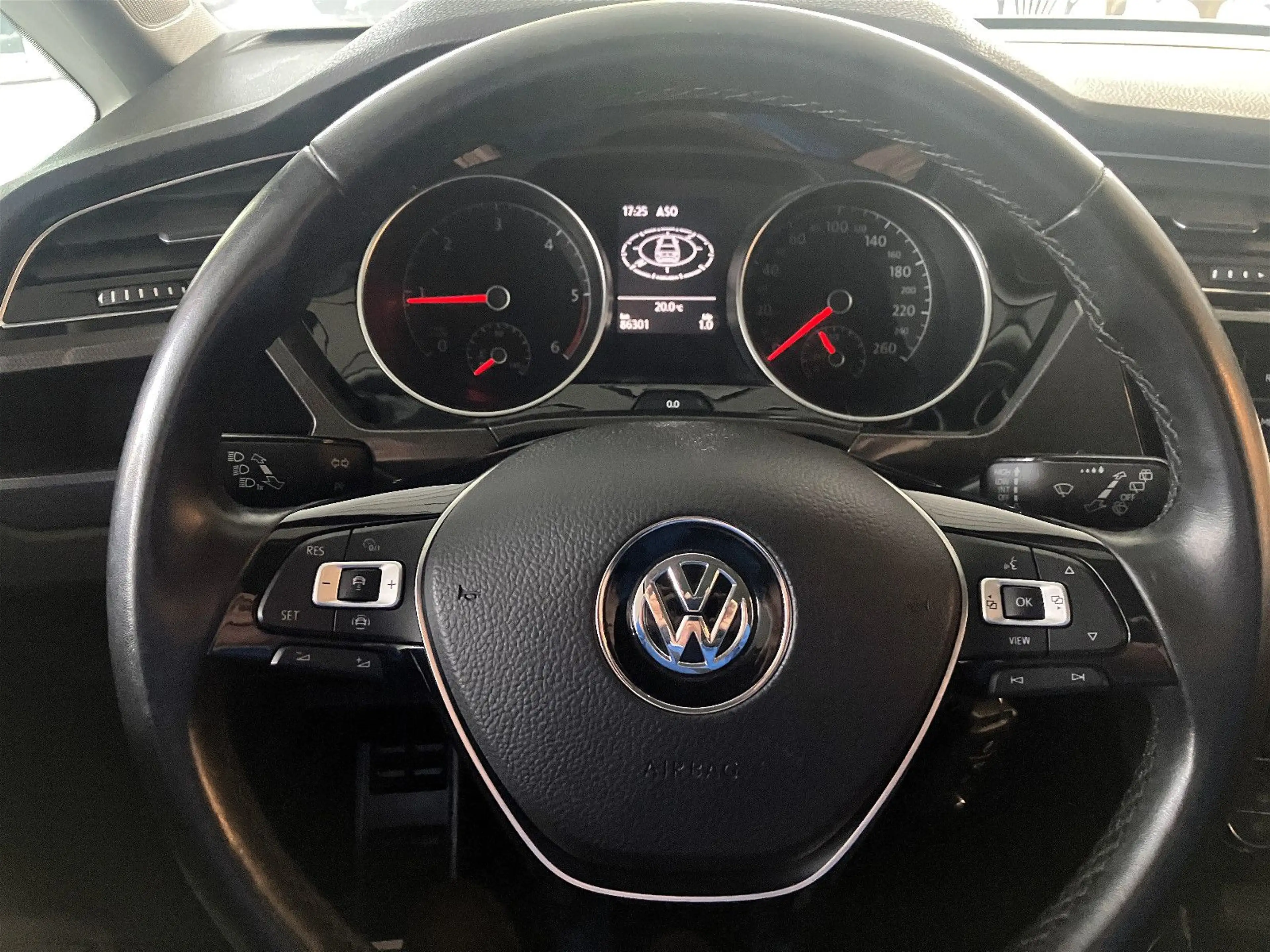 Volkswagen Touran IQ.DRIVE/Apple/Navi/LED/AHK/7Sitze/ACC — photo 9