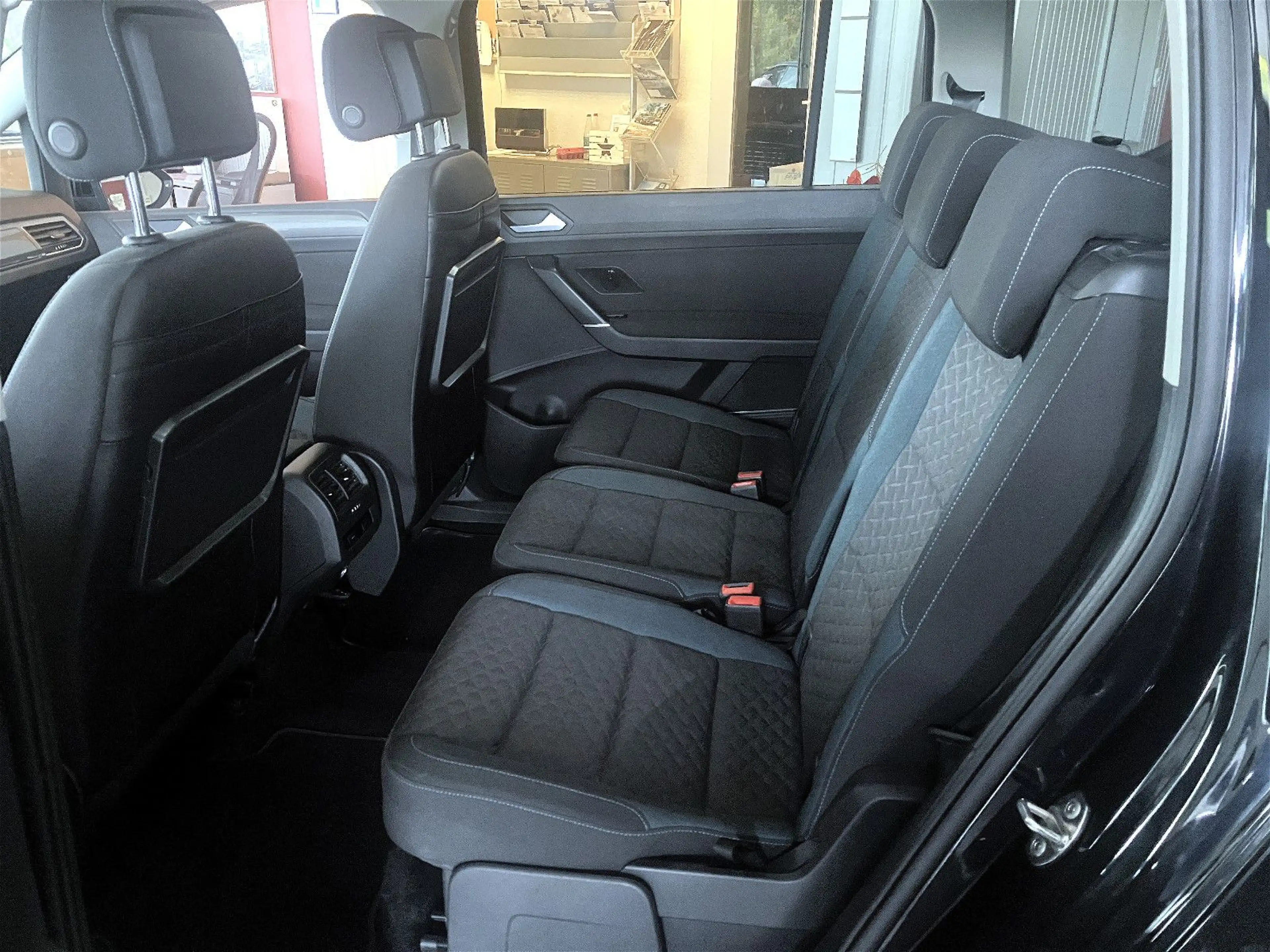 Volkswagen Touran IQ.DRIVE/Apple/Navi/LED/AHK/7Sitze/ACC — photo 12