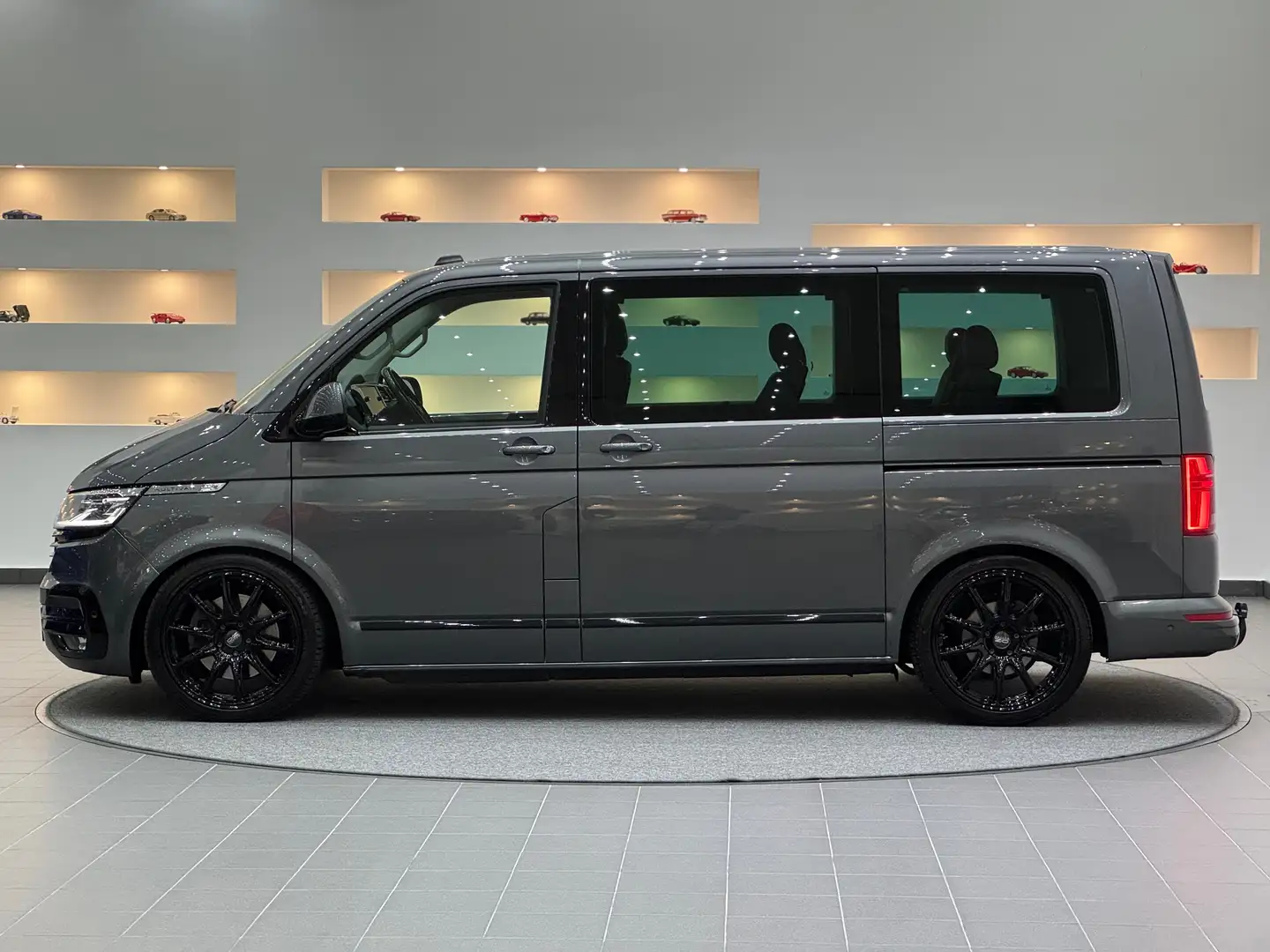 Volkswagen T6.1 Multivan Highline * KWV3 * 0Z * 1.Besitz * Leasingfähig* Grau - 2
