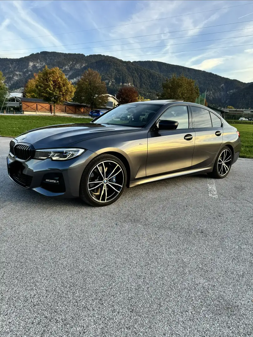 BMW 320 320d xDrive M Sport Grau - 1