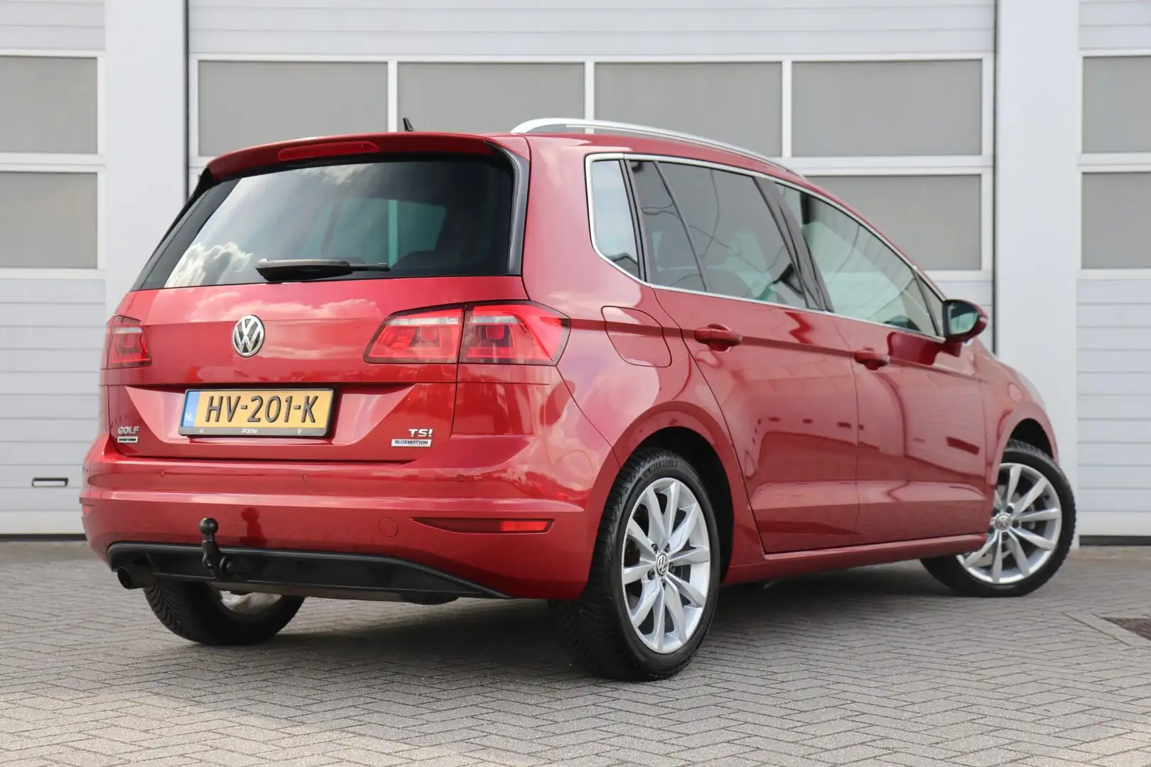 Volkswagen Golf Sportsvan 1.2 TSI 110pk Business Edition | Trekhaak | Naviga Rood - 2