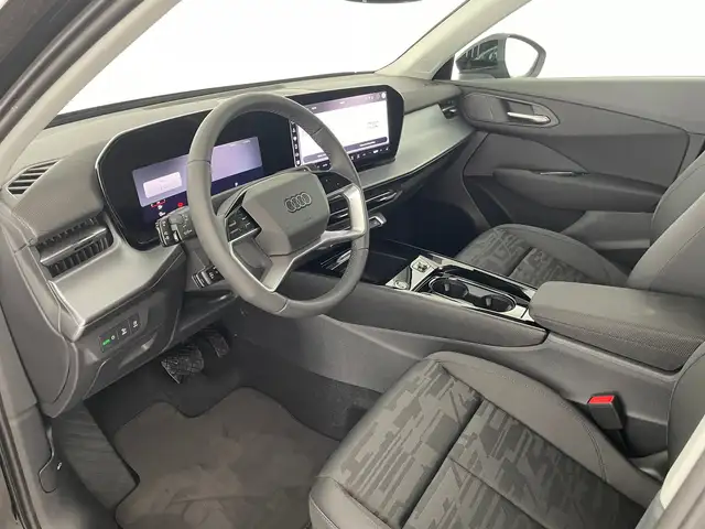 Audi Q3 view 8
