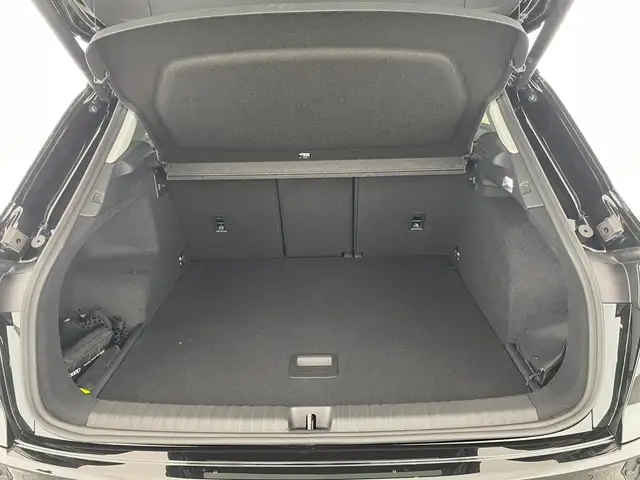 Audi Q3 view 7