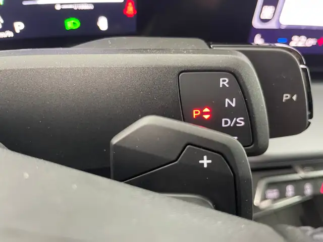 Audi Q3 view 15
