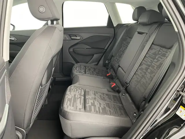 Audi Q3 view 11