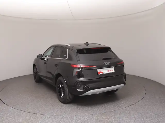 Audi Q3 view 5