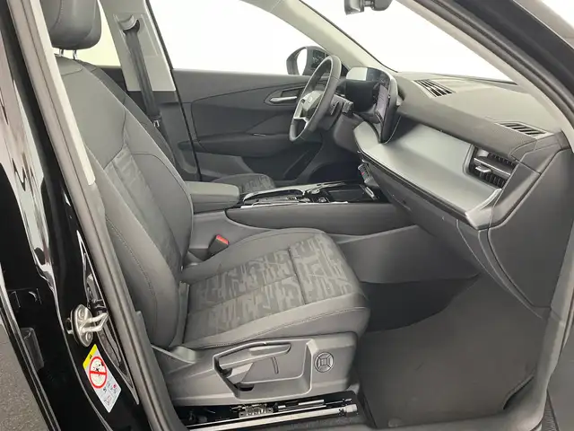 Audi Q3 view 10